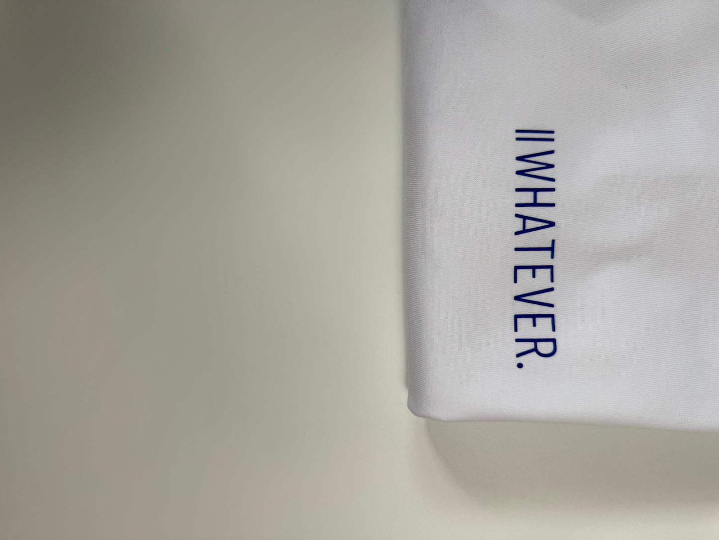 T-Shirt Unisex 'Whatever.': weiß / blau