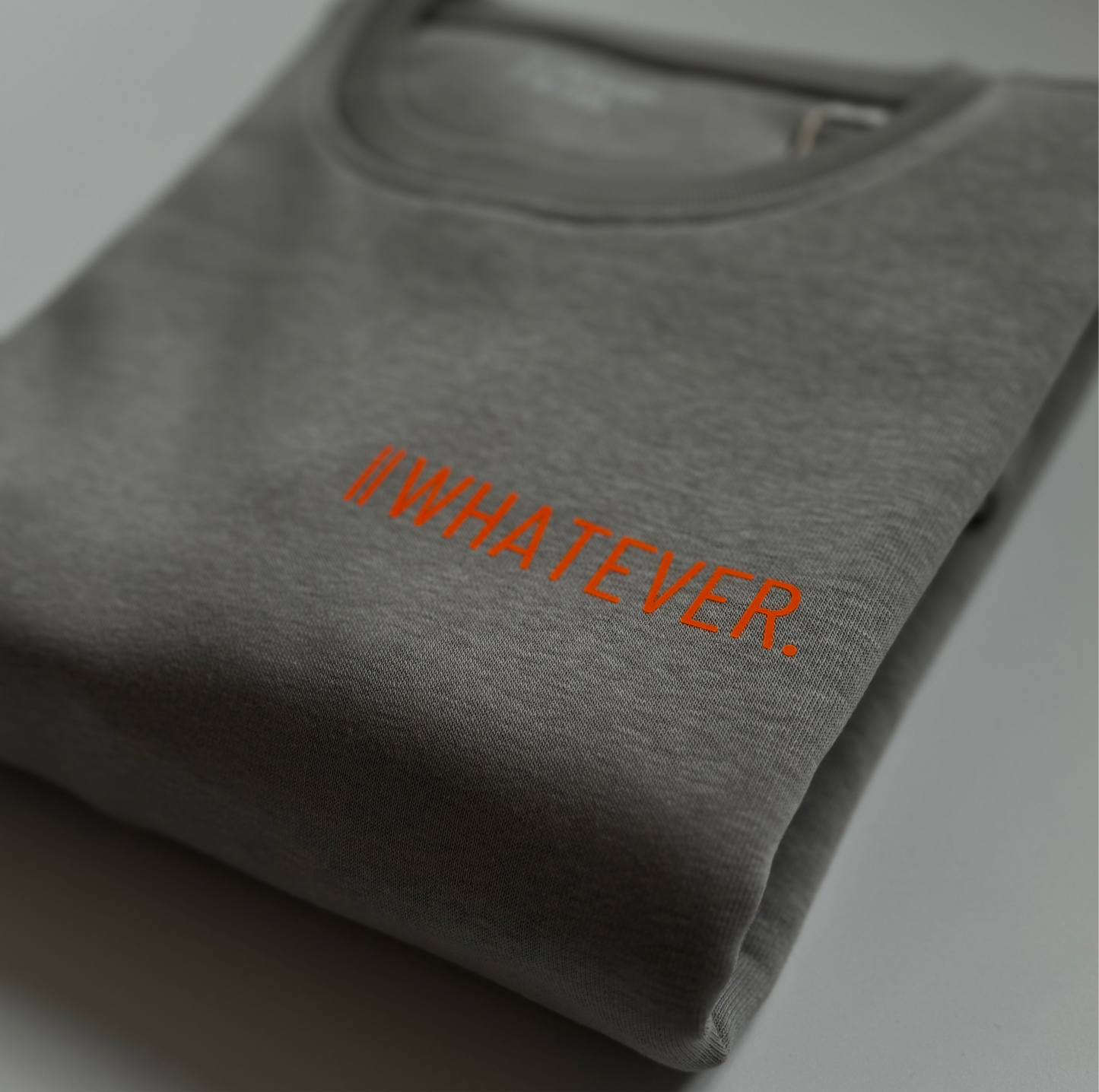 Sweatshirt Unisex 'Whatever.': Opal Grau / Neon Orange