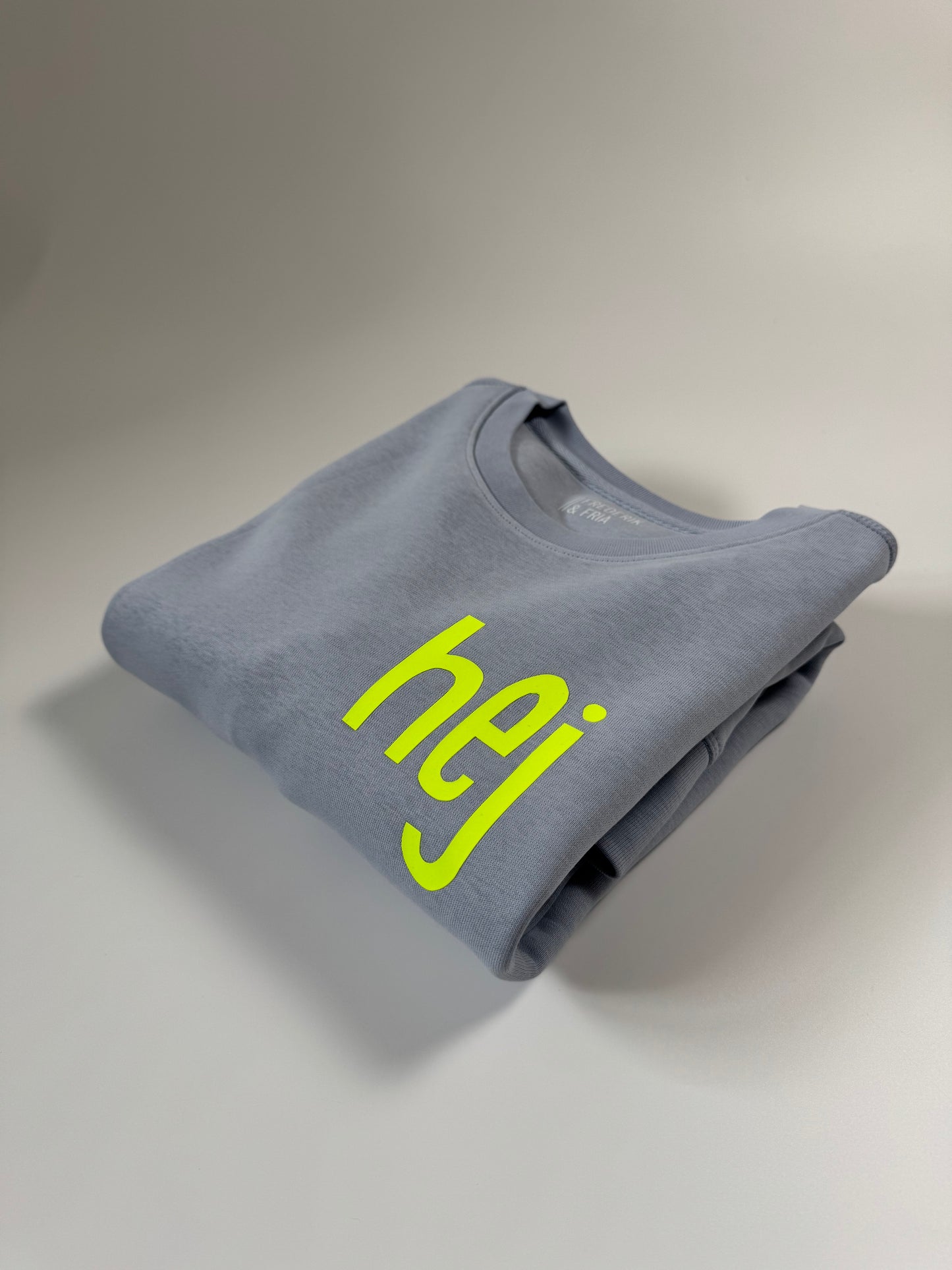 Sweatshirt Unisex 'hej.': Serene Blue / Neon Gelb