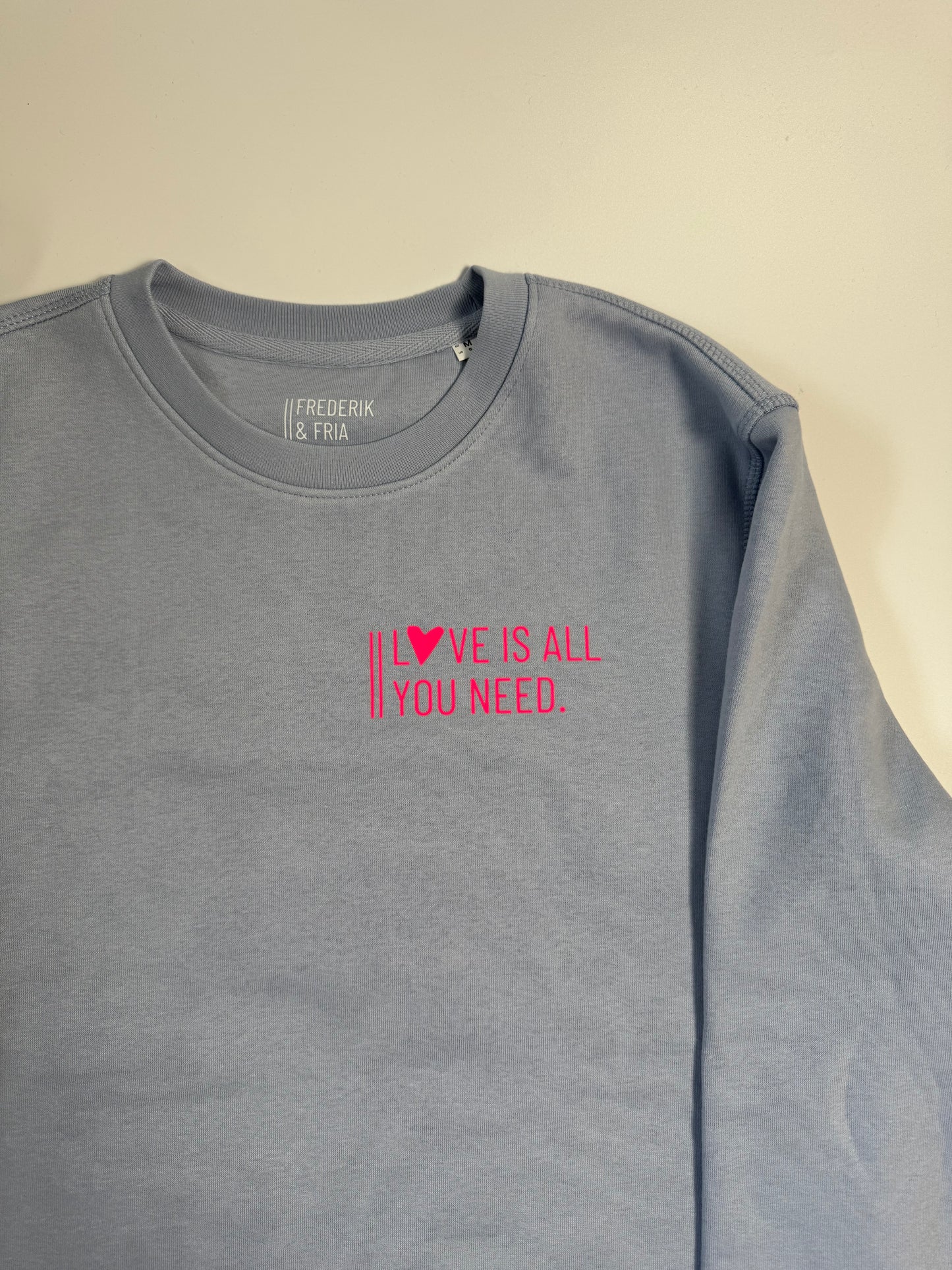 Sweatshirt Unisex 'Love is all you need.': Serene Blue / Neon Pink
