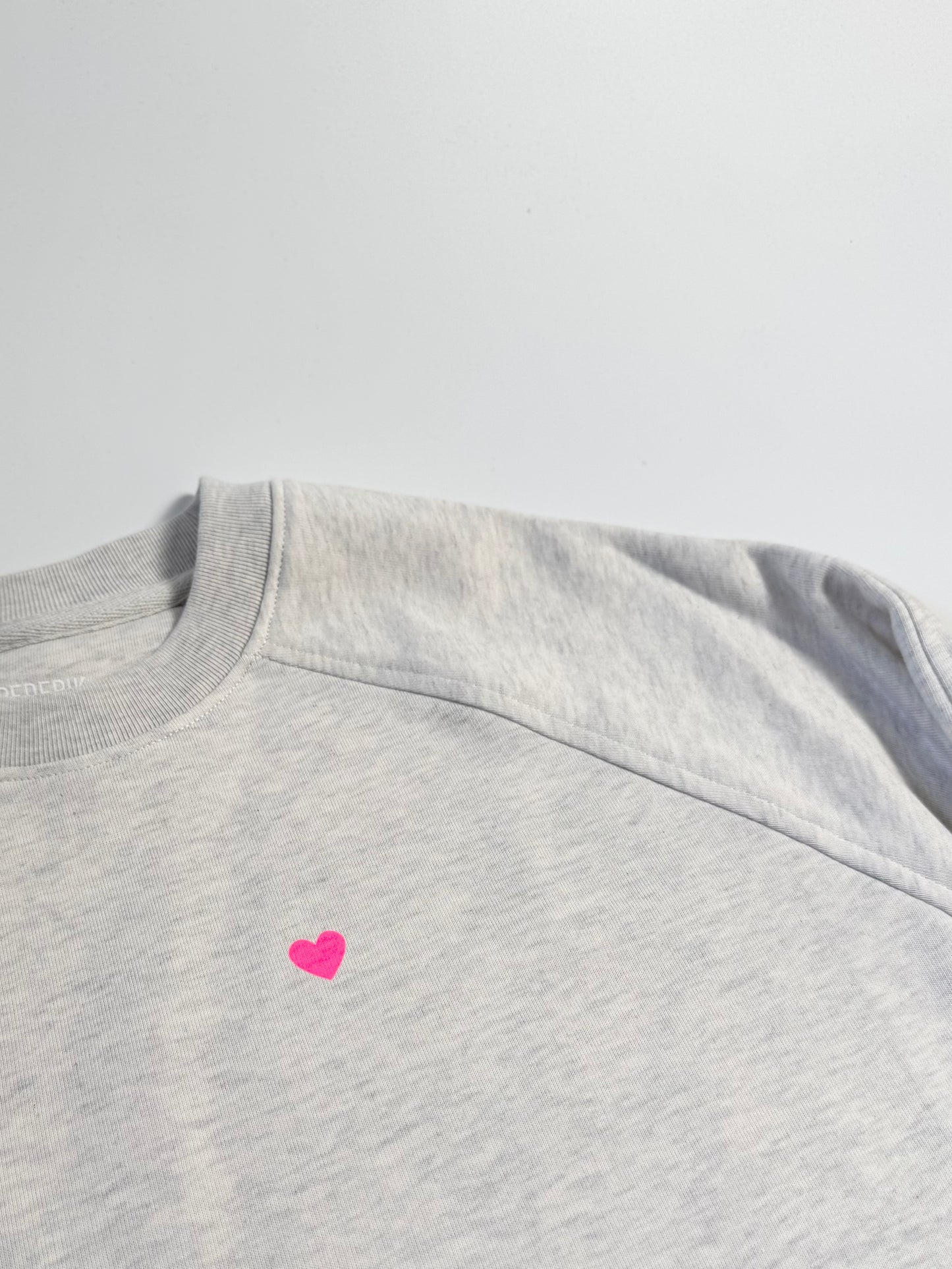 Frauen-Sweatshirt 🖤': Creme Heather / Neon Pink