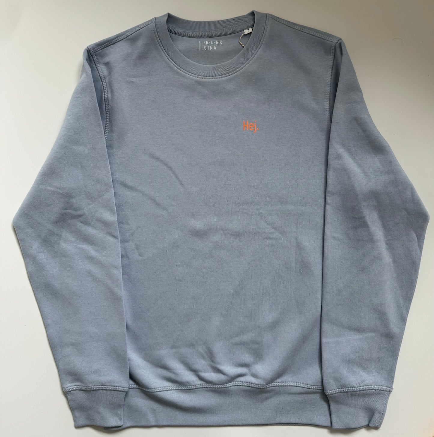 Sweatshirt Unisex 'Hej.': Serene Blue / Neon Orange