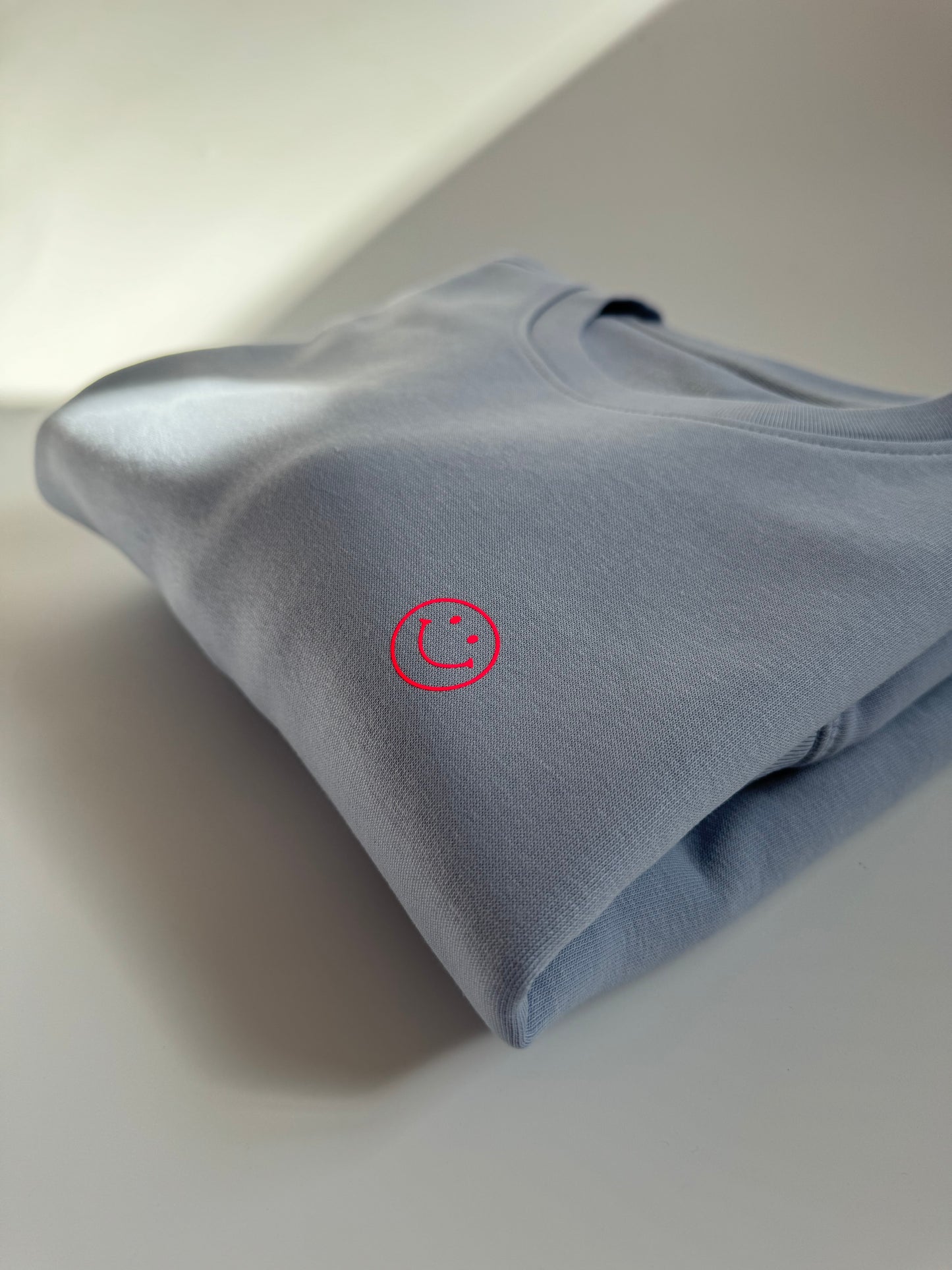 Sweatshirt Unisex Friendly Smile: Serene Blue / Neon Pink