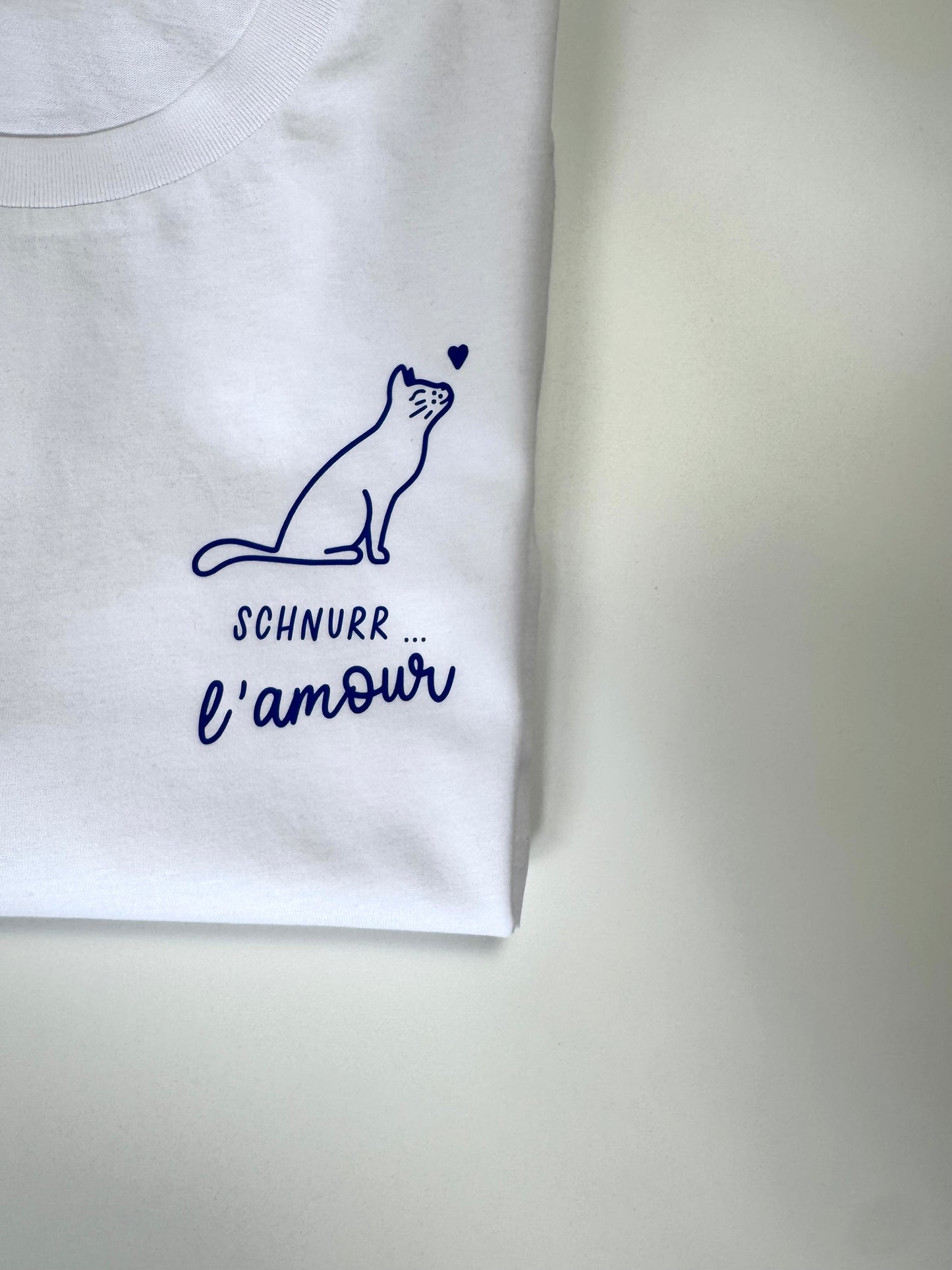T-Shirt Unisex Katze Schnurr l‘amour (B), Weiß / Blau