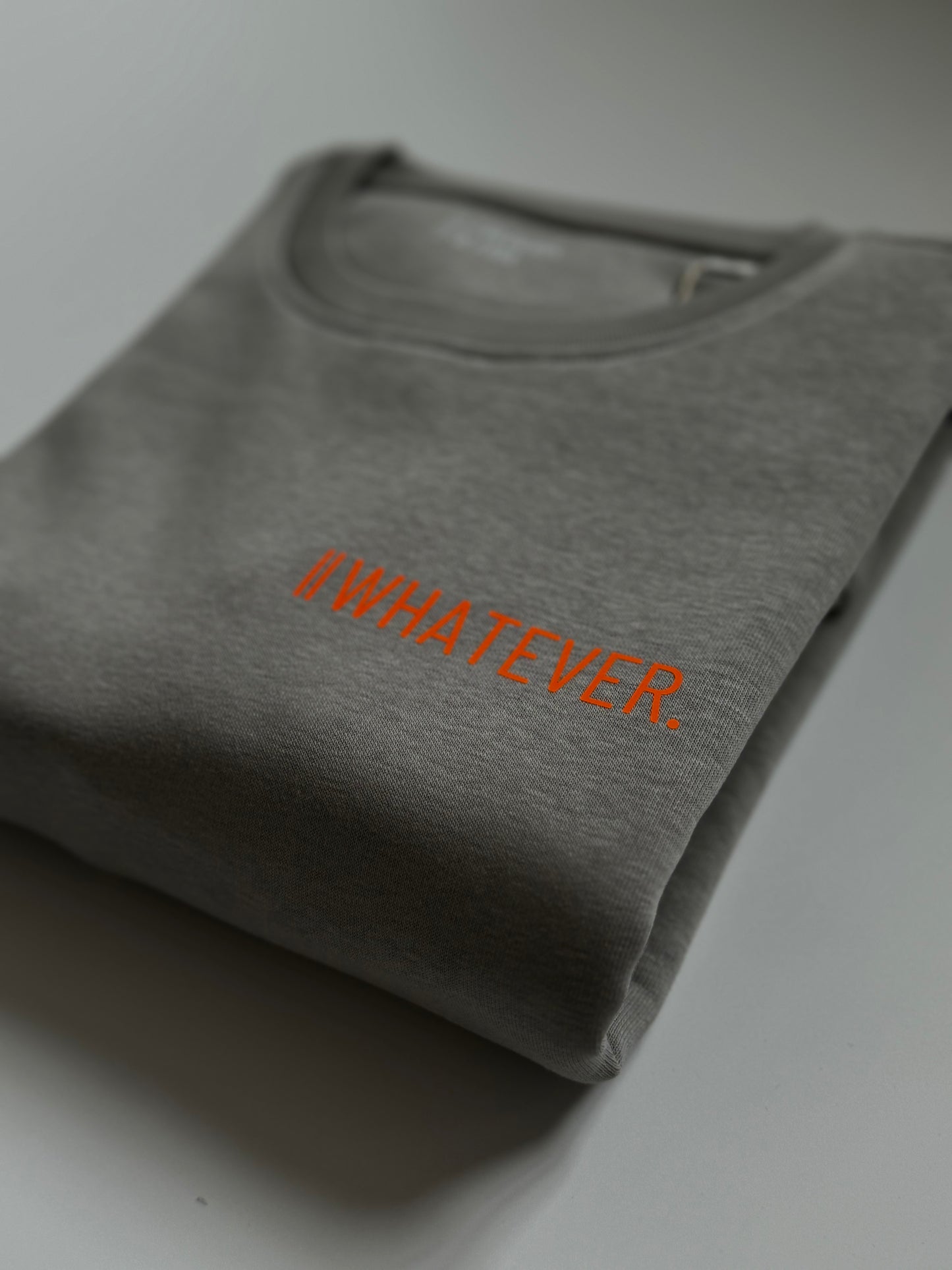 Sweatshirt Unisex 'Whatever.': Opal Grau / Neon Orange