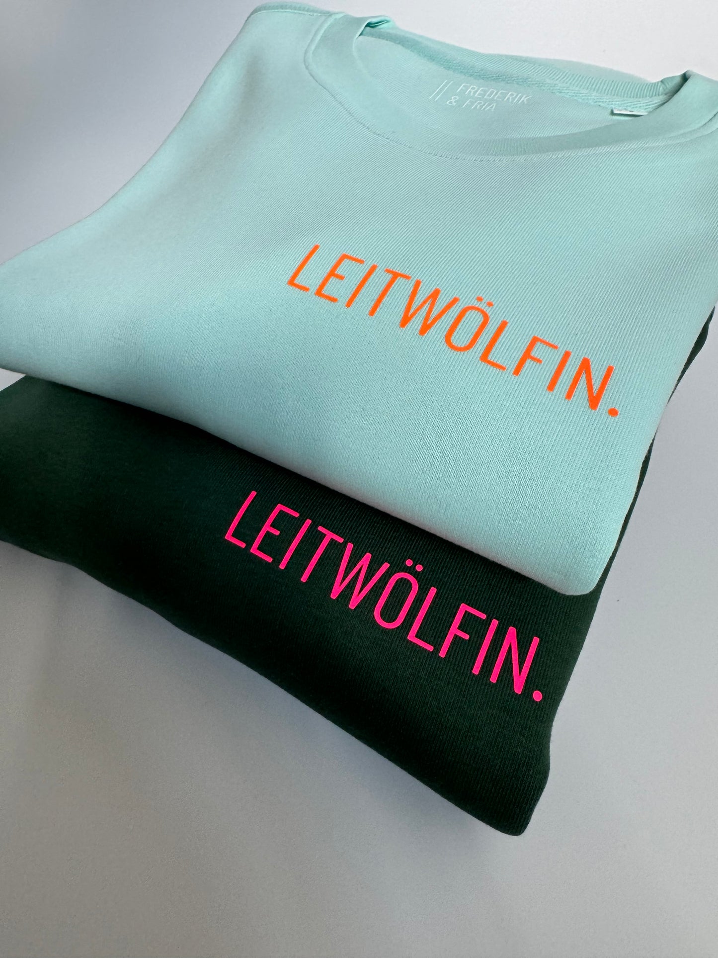 Sweatshirt Unisex 'Leitwölfin / Leitwolf.': Bottle Green / Neon Pink