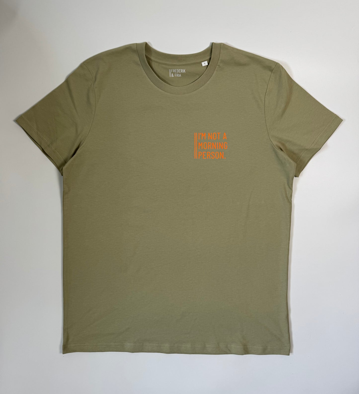 T-Shirt Unisex ‚I‘m not a morning person.‘ Graugrün / Neon Orange