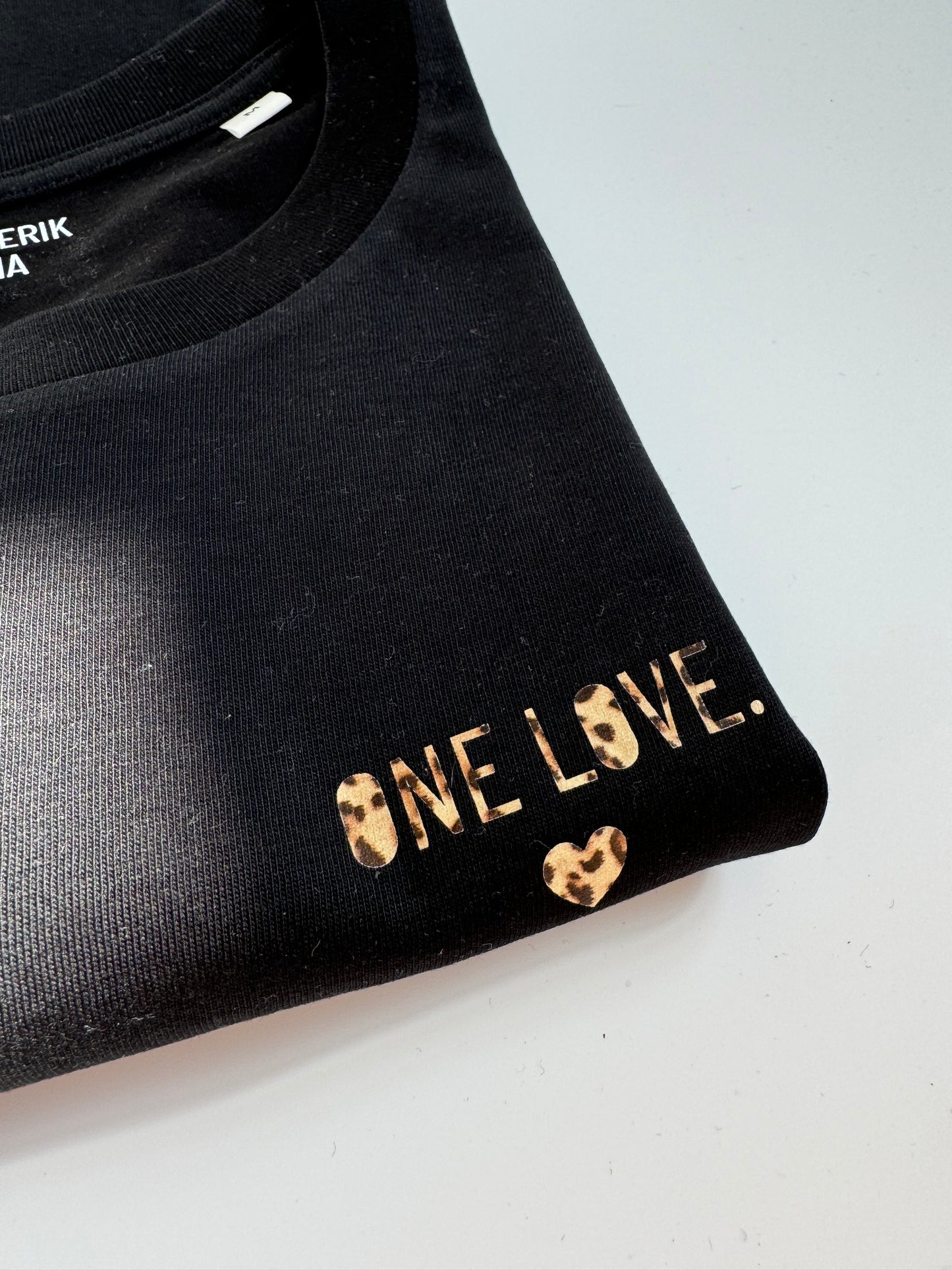 T-Shirt Unisex 'One Love’, weiß, schwarz / leo