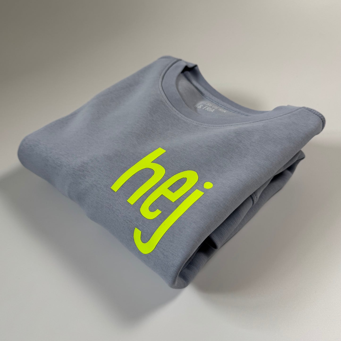 Sweatshirt Unisex 'hej.': Serene Blue / Neon Gelb