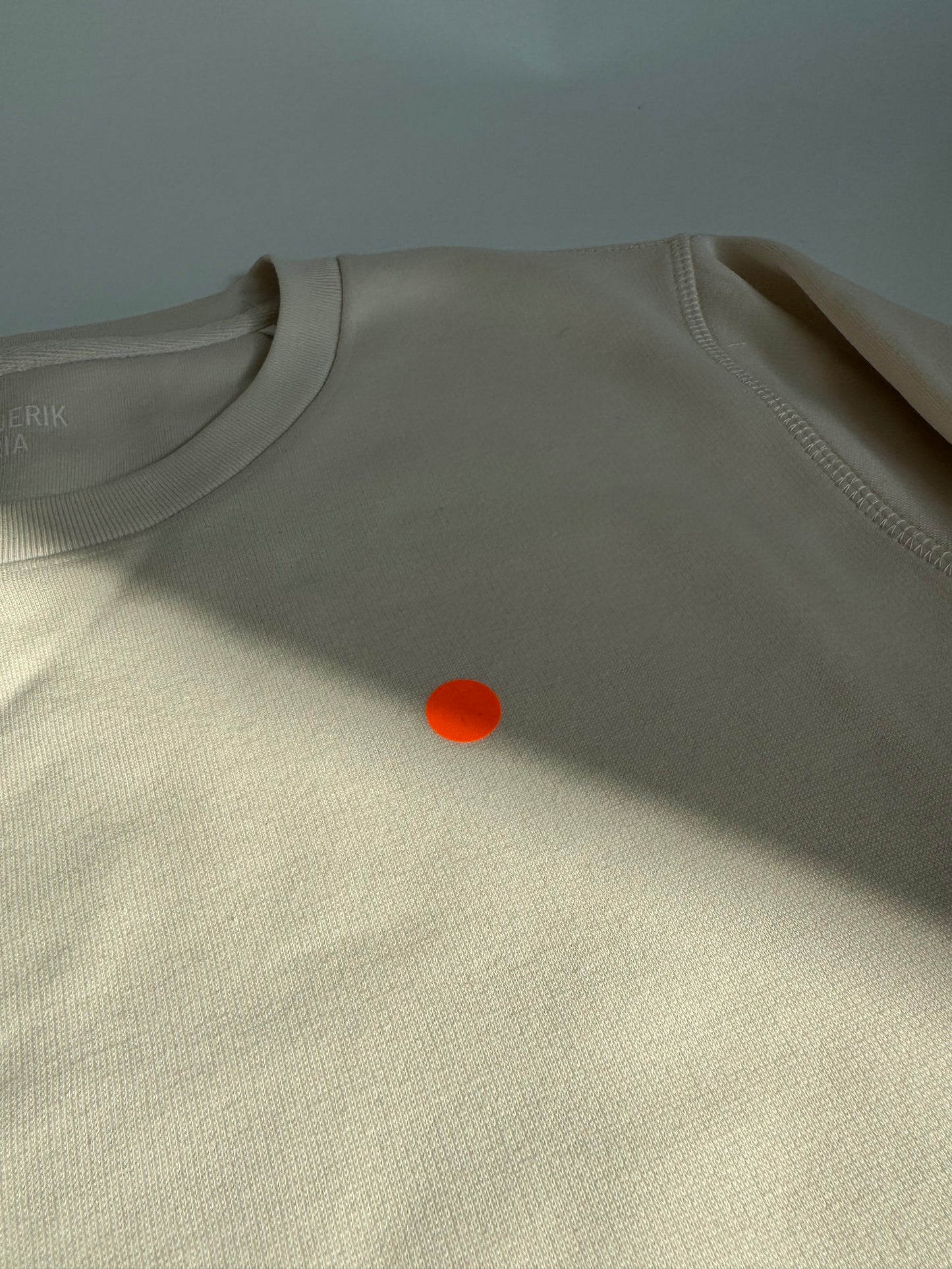 Sweatshirt Unisex 'Punkt': Vintage white / neon orange