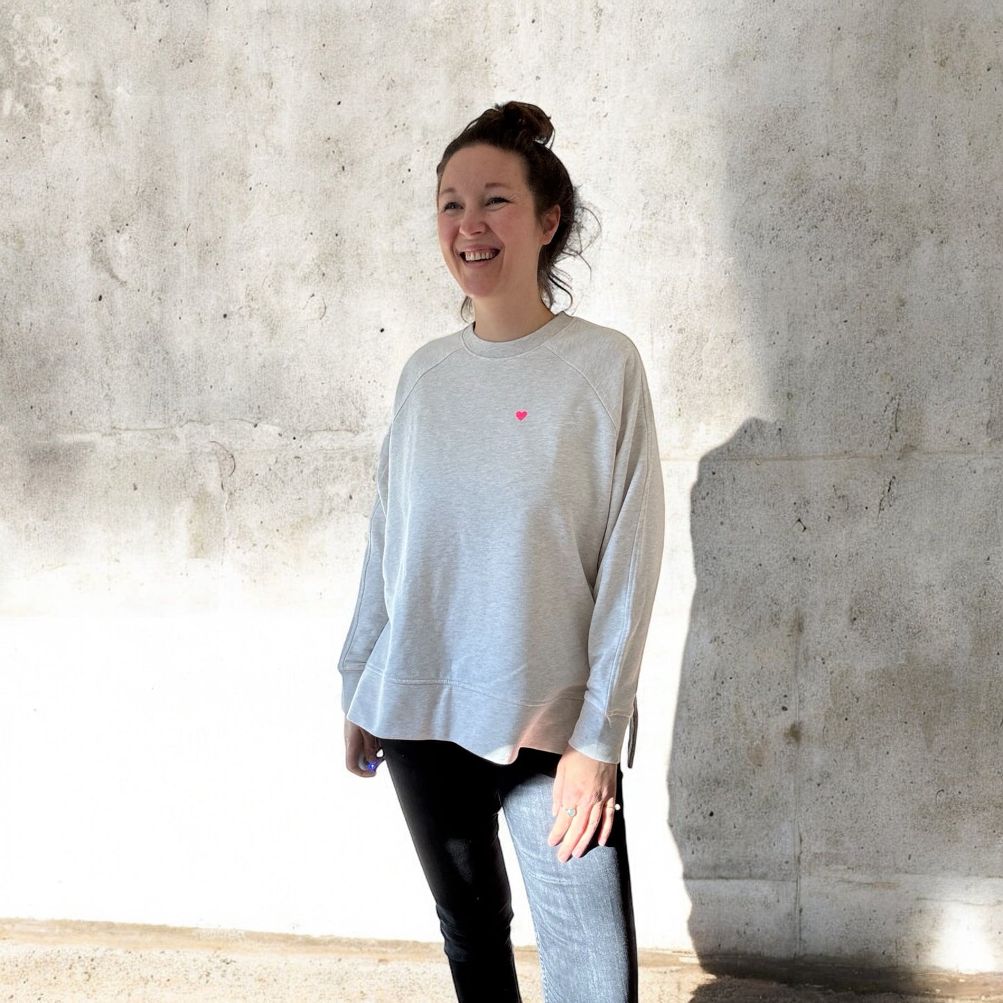 Frauen-Sweatshirt 🖤': Creme Heather / Neon Pink