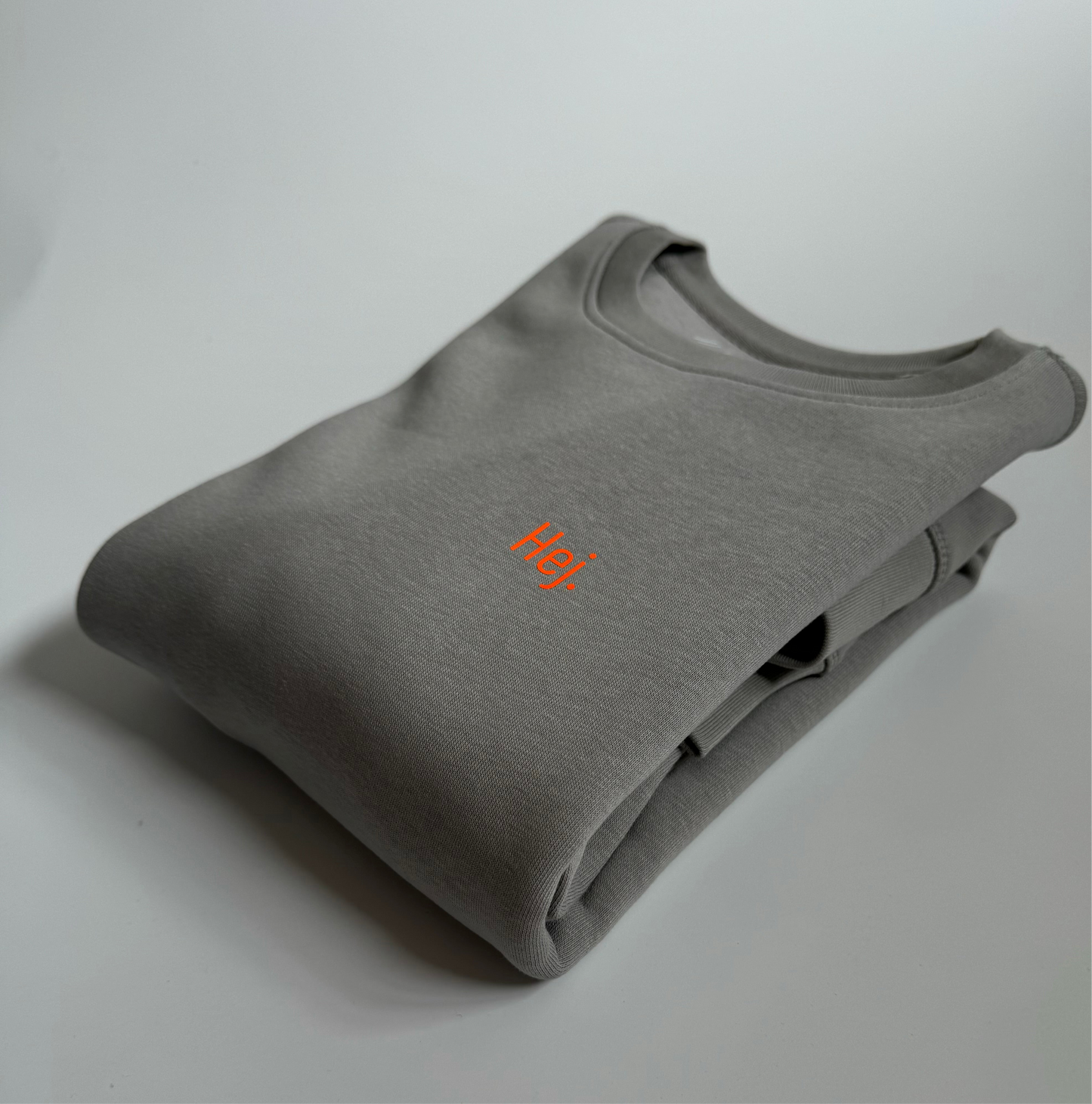 Sweatshirt Unisex 'Hej.': Opal Grau / Neon Orange