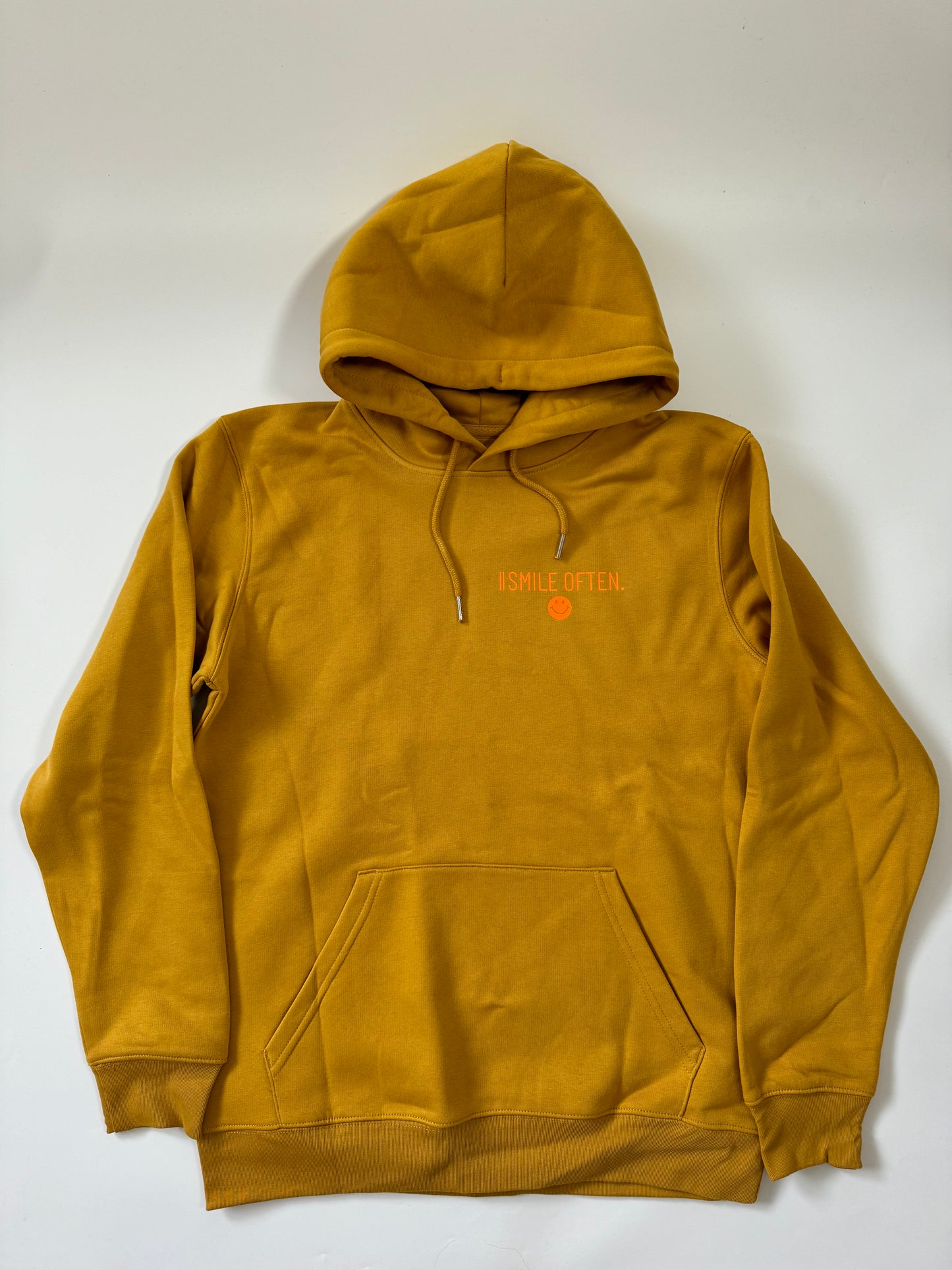 Hoodie Unisex 'Smile often.': Senf / Neon Orange