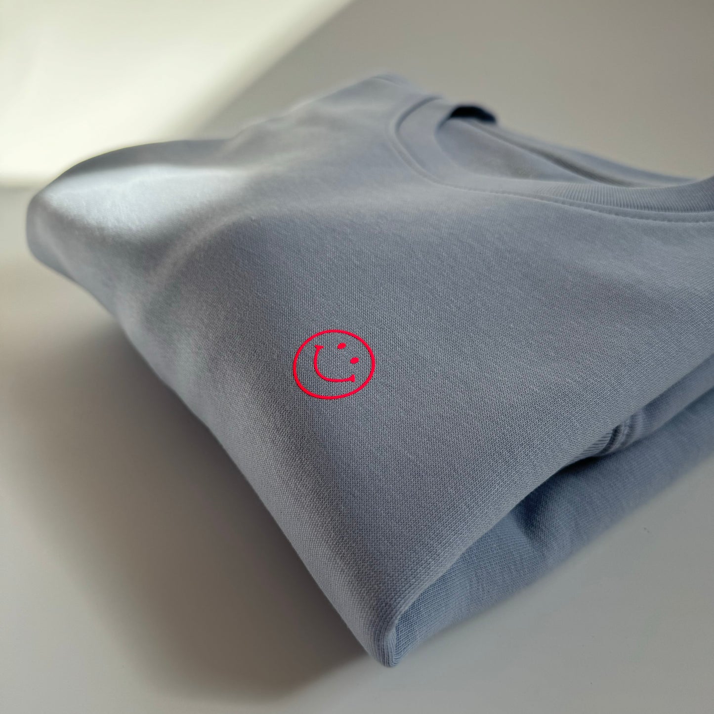 Sweatshirt Unisex Friendly Smile: Serene Blue / Neon Pink