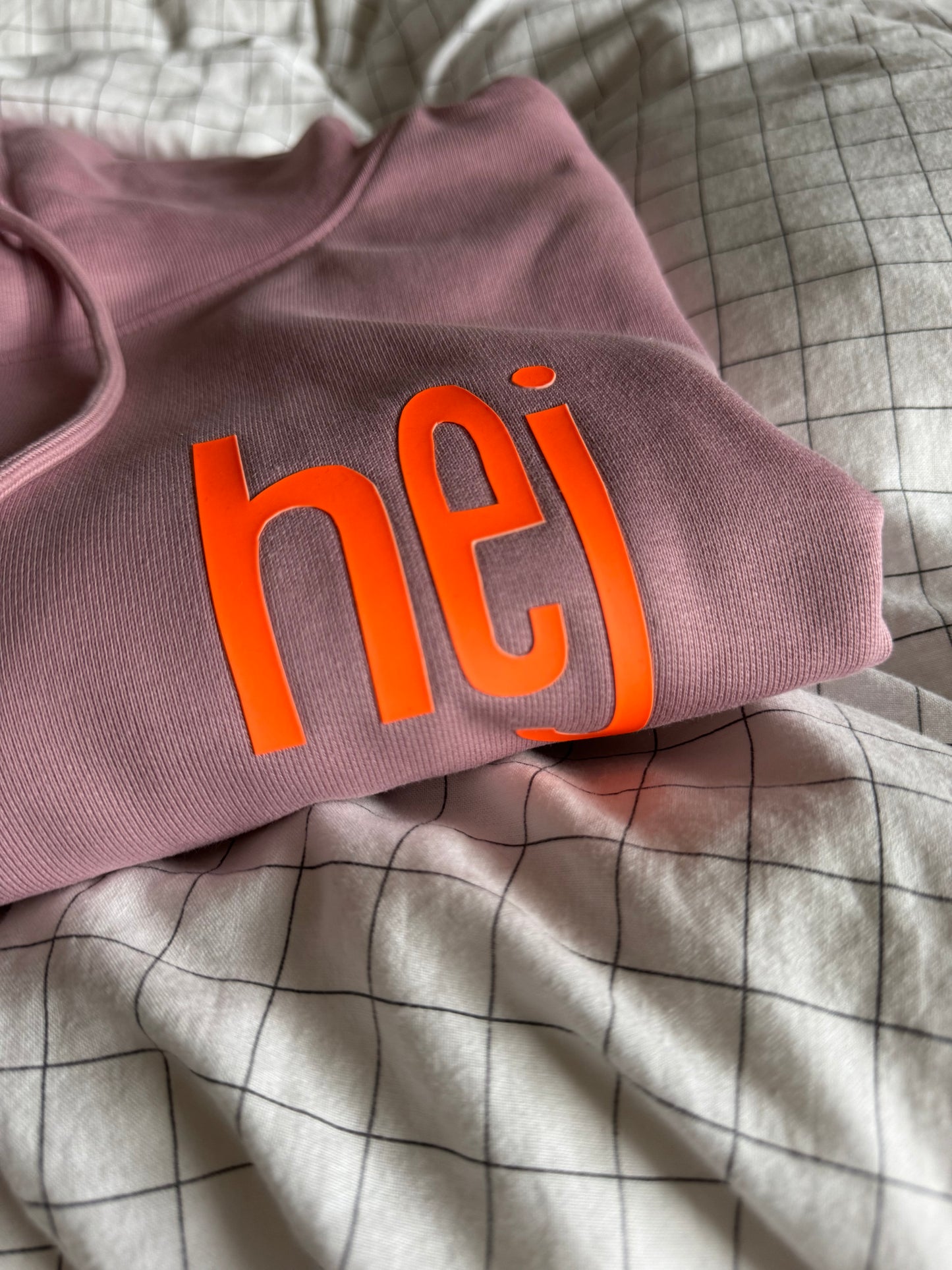 Hoodie Unisex 'hej': Rosalila / Neon Orange