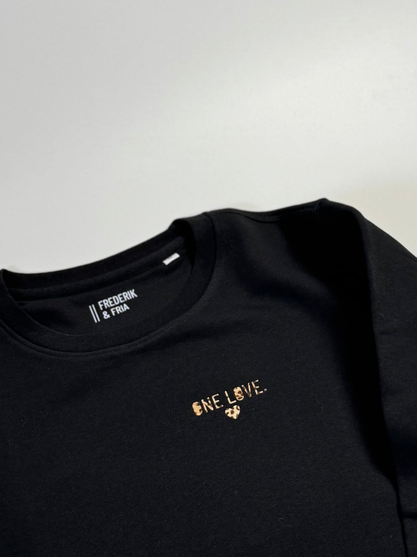 Sweatshirt Unisex 'One Love.': Schwarz / Leo