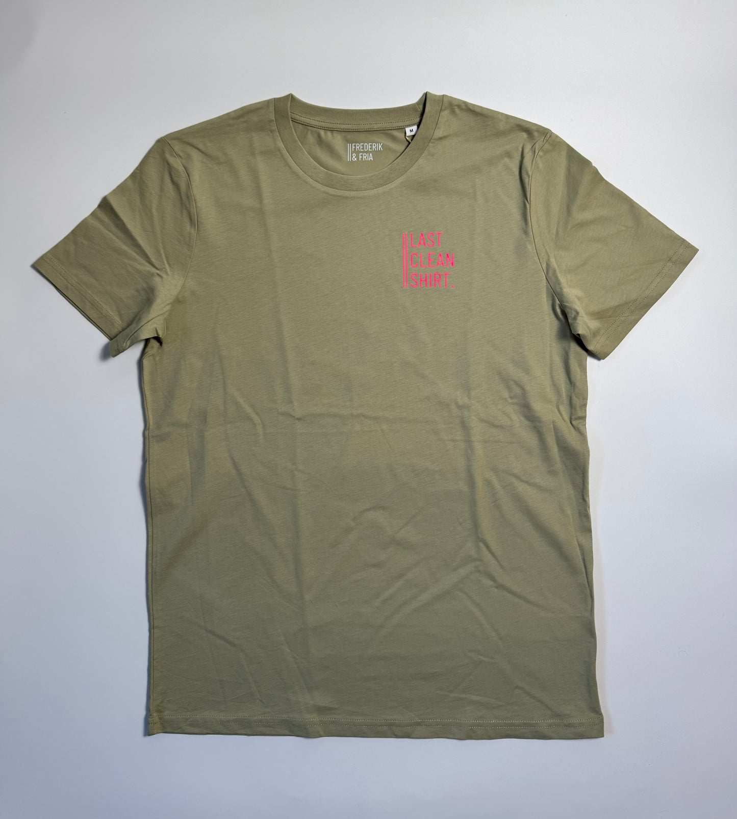 T-Shirt Unisex ‚Last Clean Shirt.‘ Graugrün / Neon Pink
