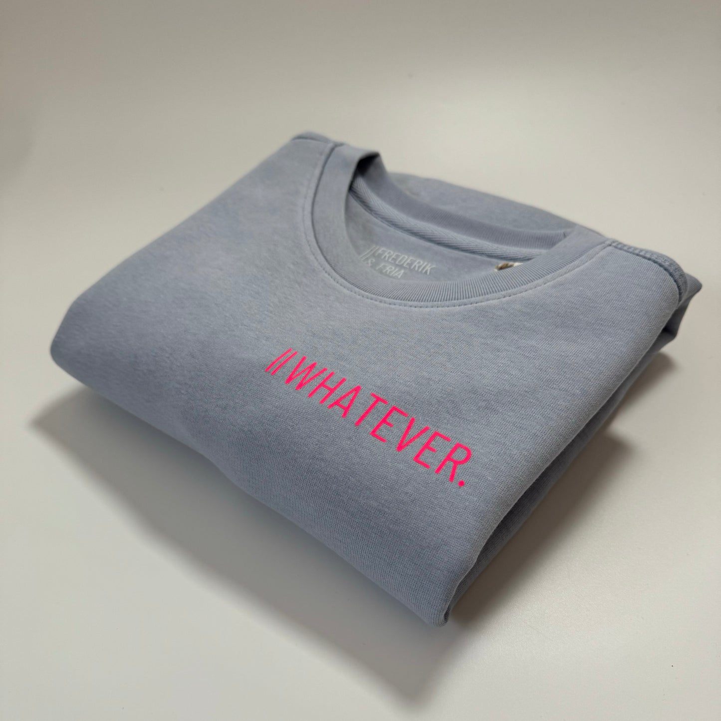 Sweatshirt Unisex 'Whatever.': Serene Blue / Neon Pink