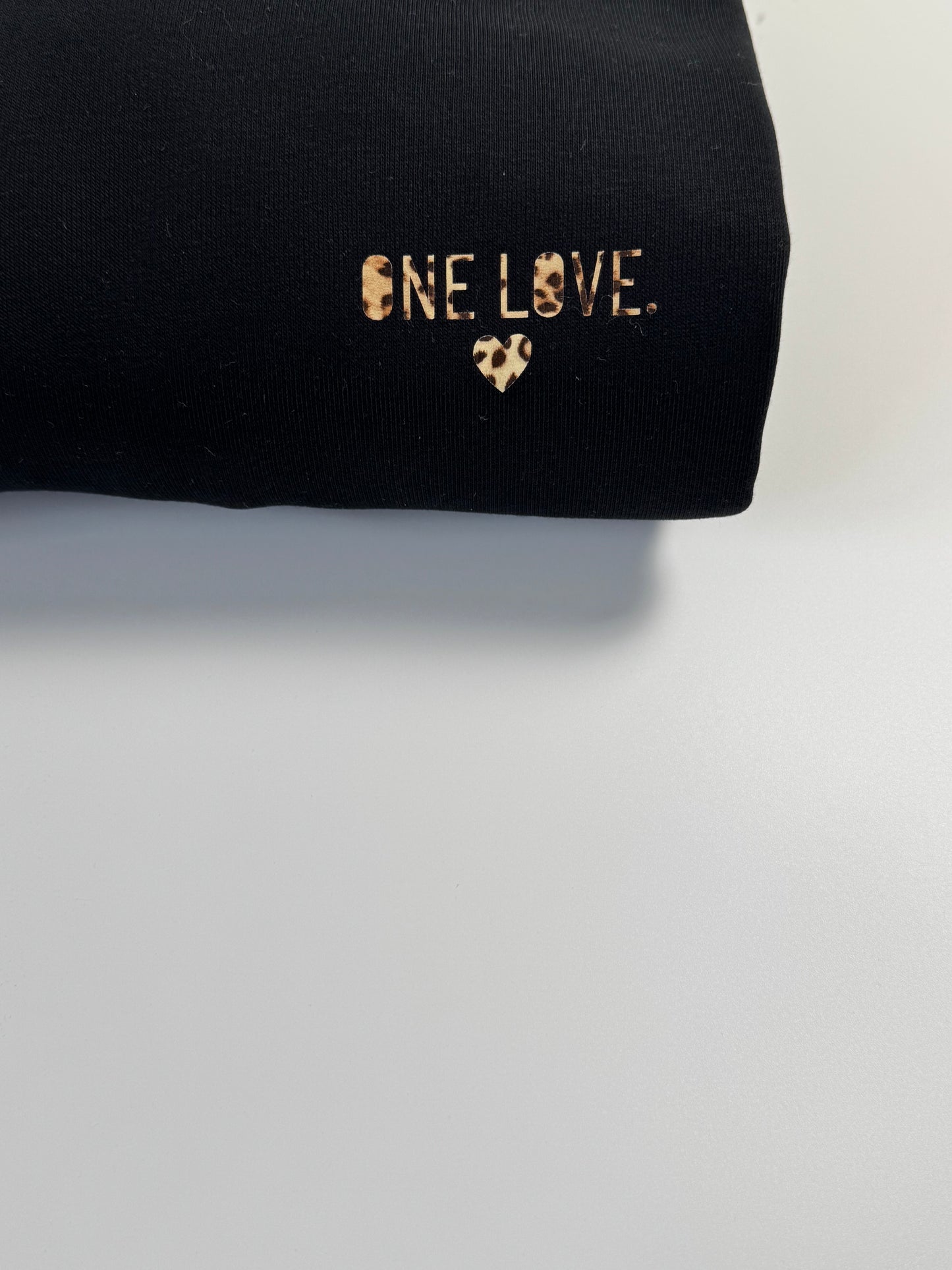 Sweatshirt Unisex 'One Love.': Schwarz / Leo
