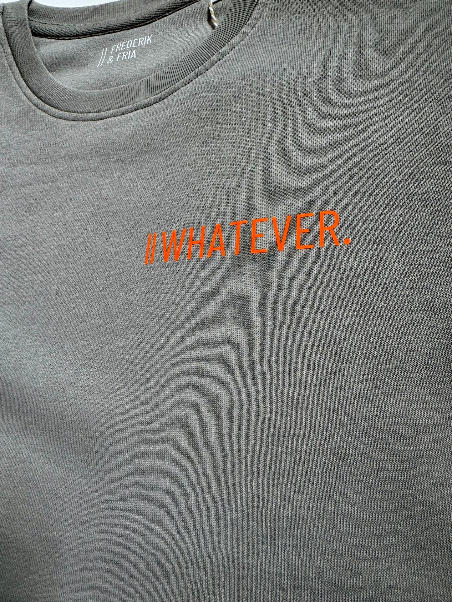 Sweatshirt Unisex 'Whatever.': Opal Grau / Neon Orange