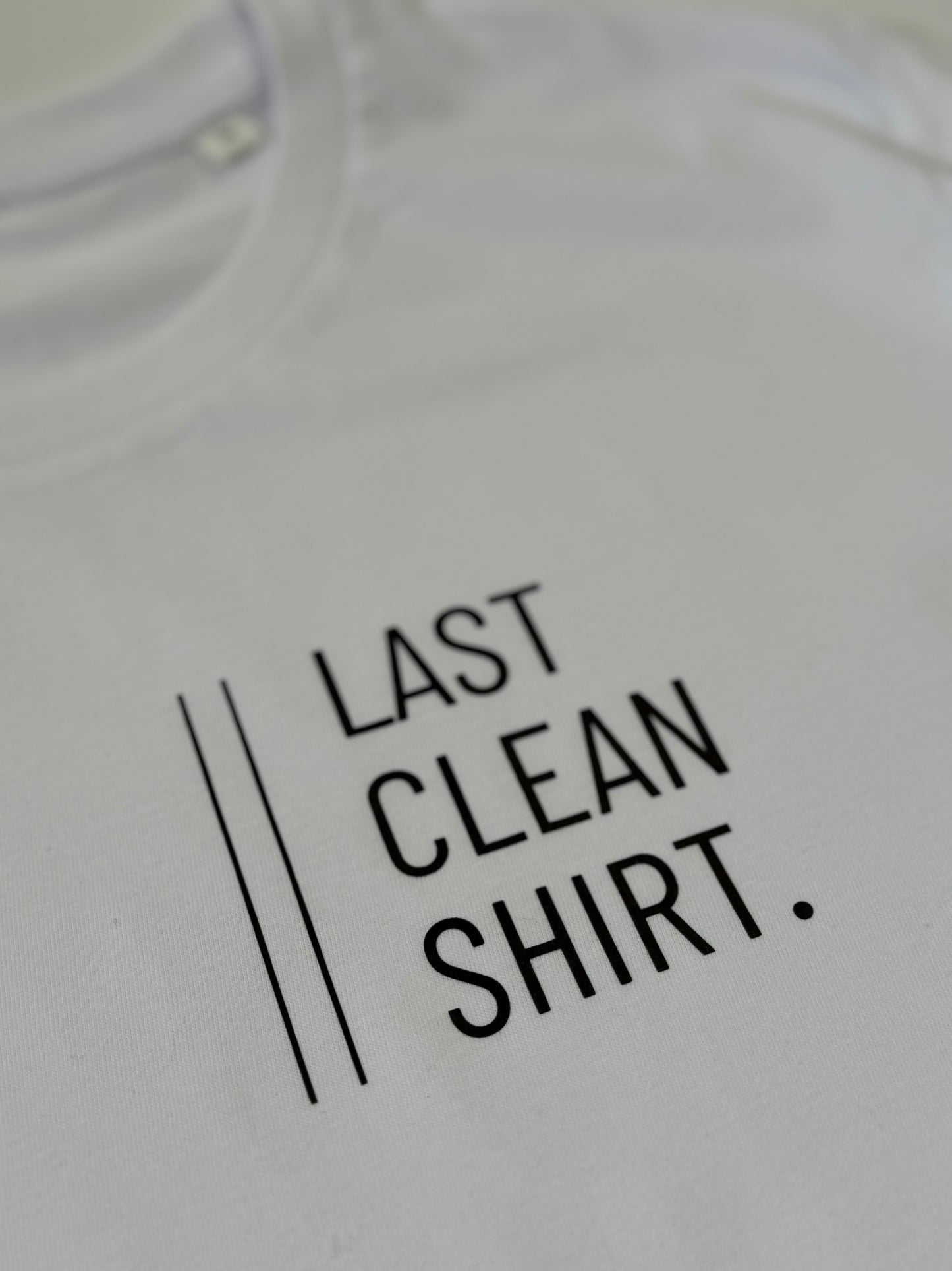 T-Shirt Unisex 'LAST CLEAN SHIRT': weiß / schwarz