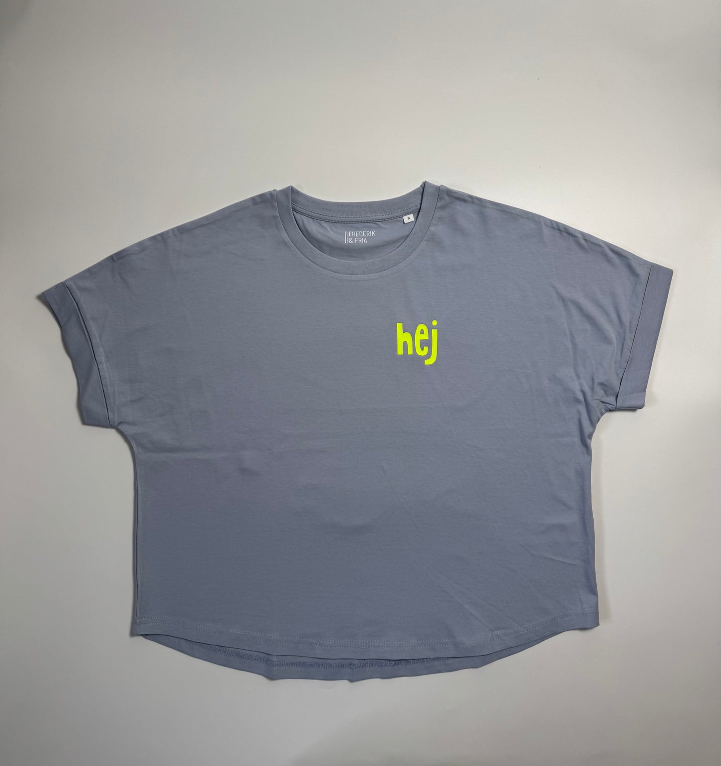 Frauen-Shirt ‚hej‘: serene blue/ neon gelb