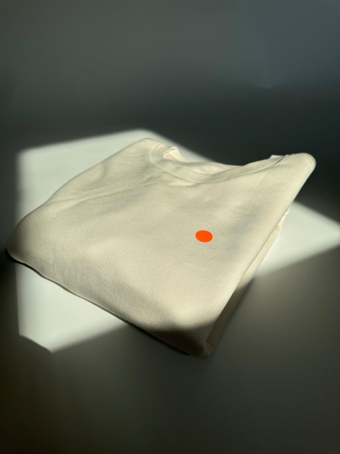 Sweatshirt Unisex 'Punkt': Vintage white / neon orange
