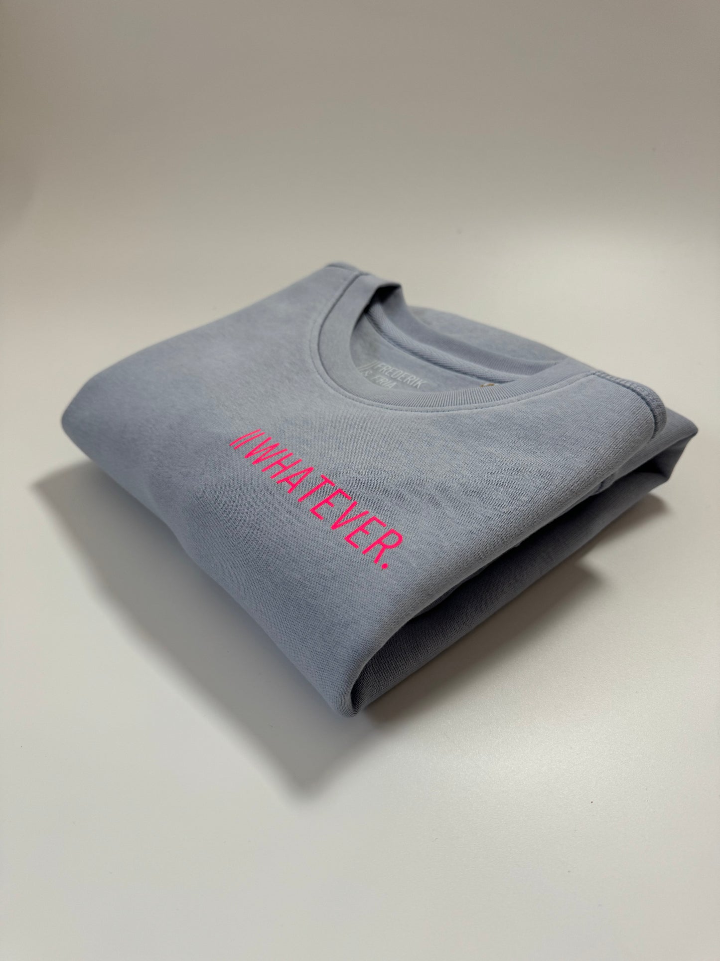 Sweatshirt Unisex 'Whatever.': Serene Blue / Neon Pink