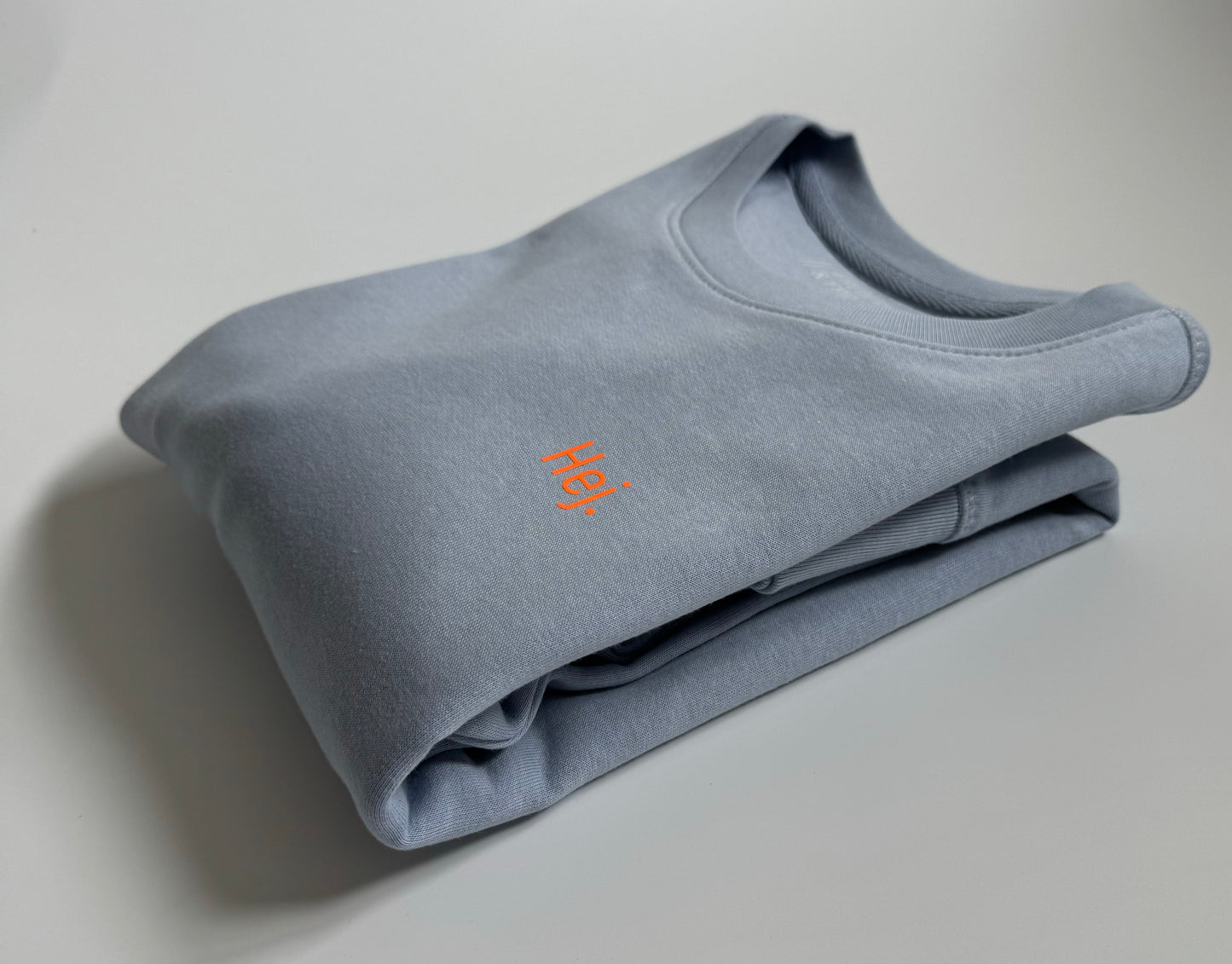 Sweatshirt Unisex 'Hej.': Serene Blue / Neon Orange