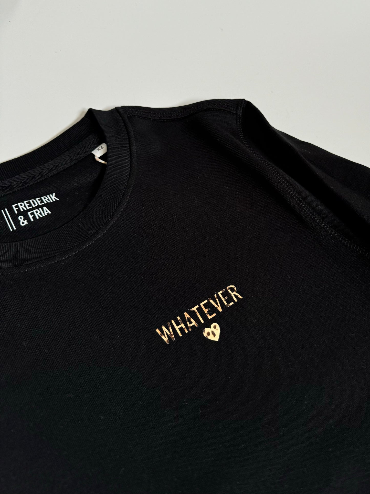 Sweatshirt Unisex 'Whatever.': Schwarz / Leo