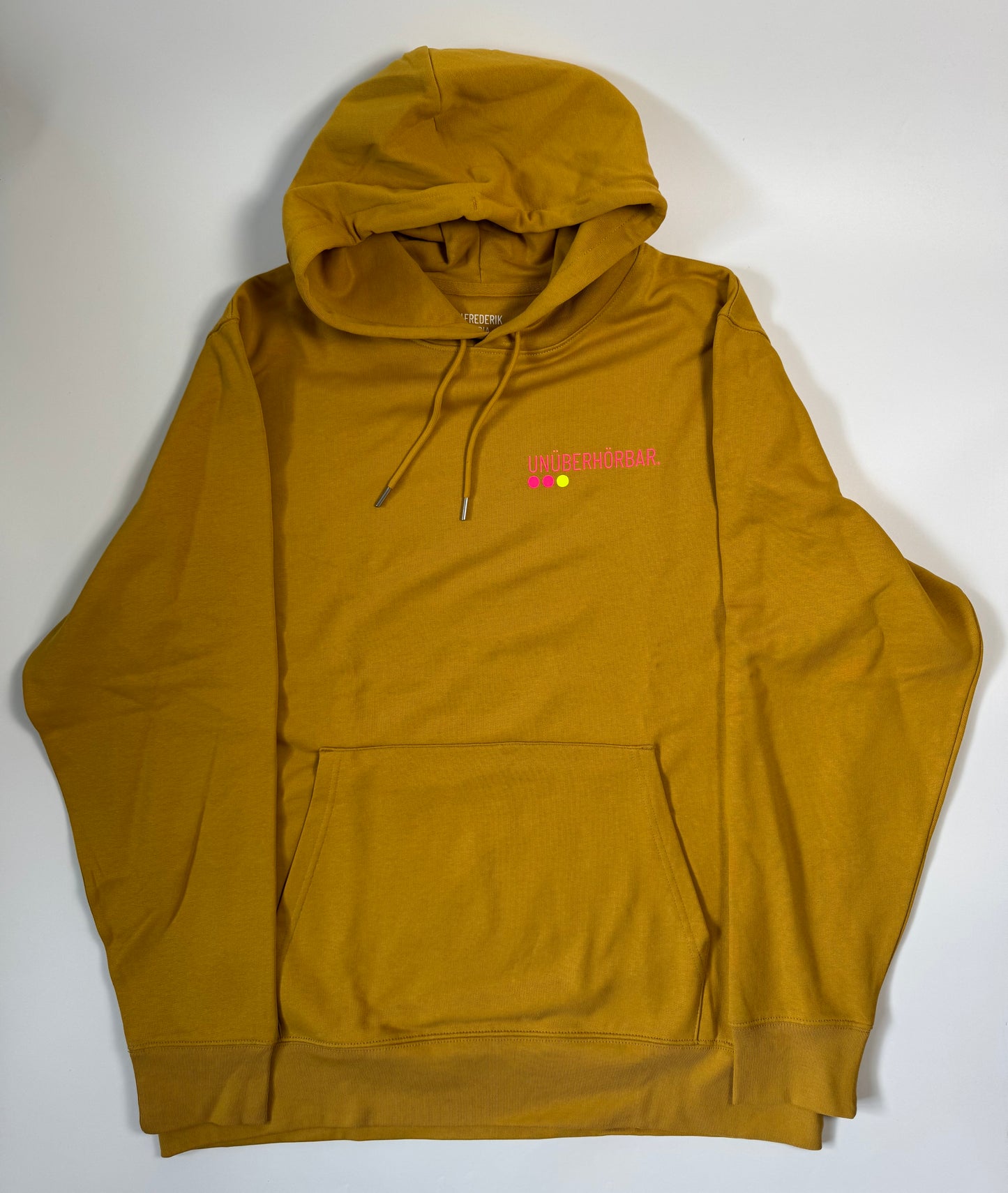 Hoodie Unisex 'Unshushable / Unüberhörbar.': Senf, Aloe / Neon Pink