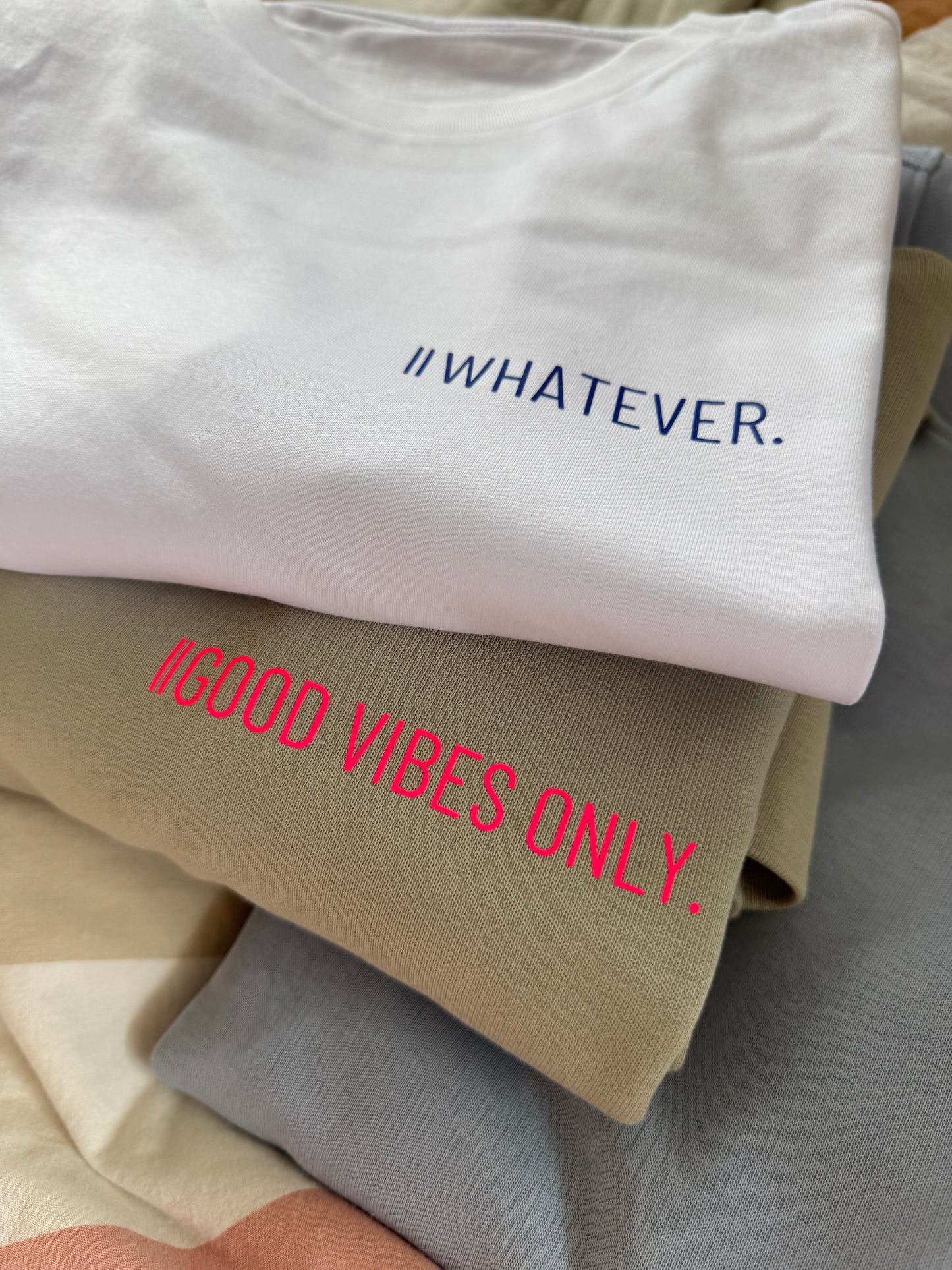 Hoodie Unisex 'Good Vibes Only.': Stone / Neon Pink