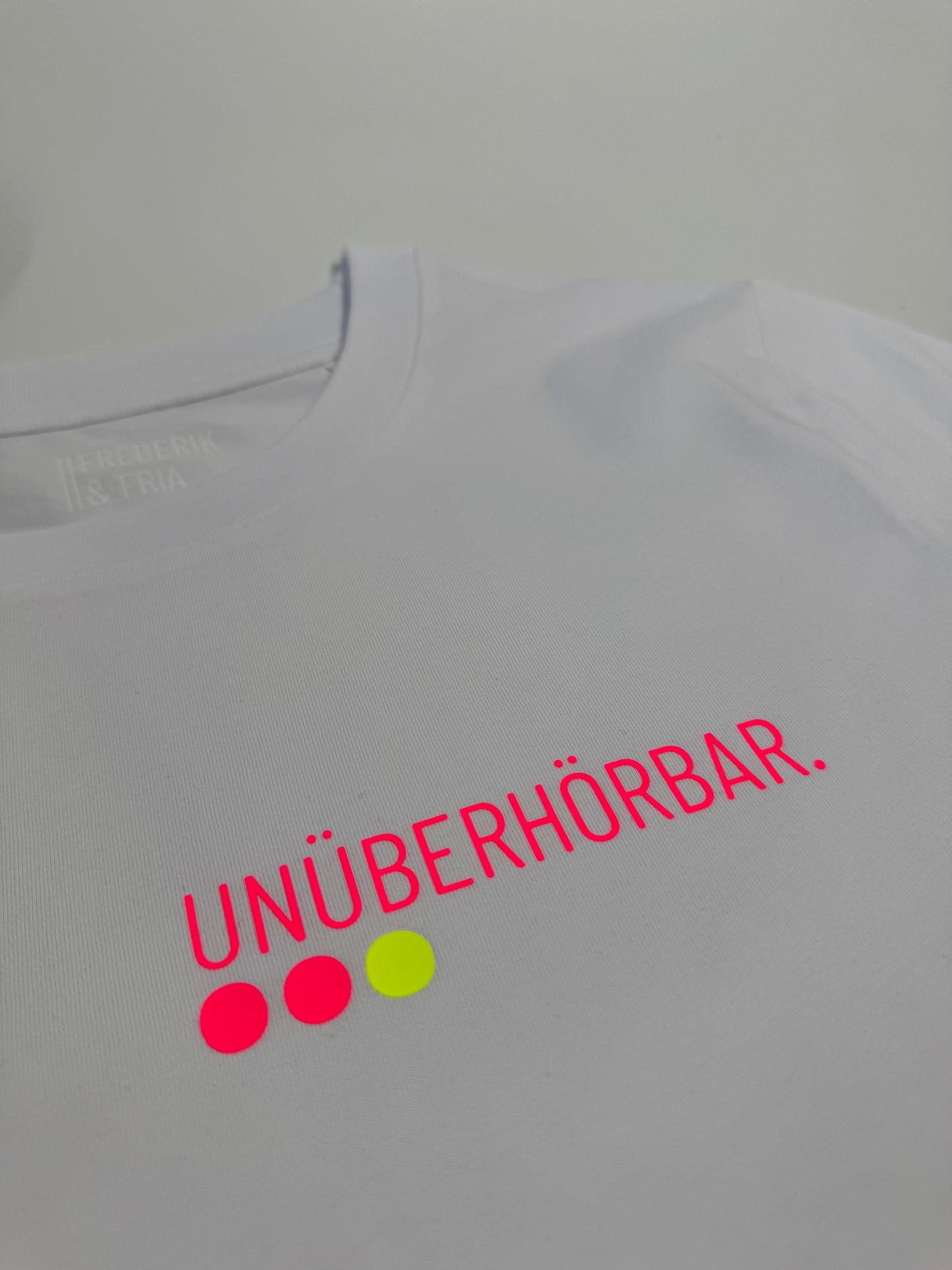 T-Shirt Frauen ‚Unüberhörbar.‘