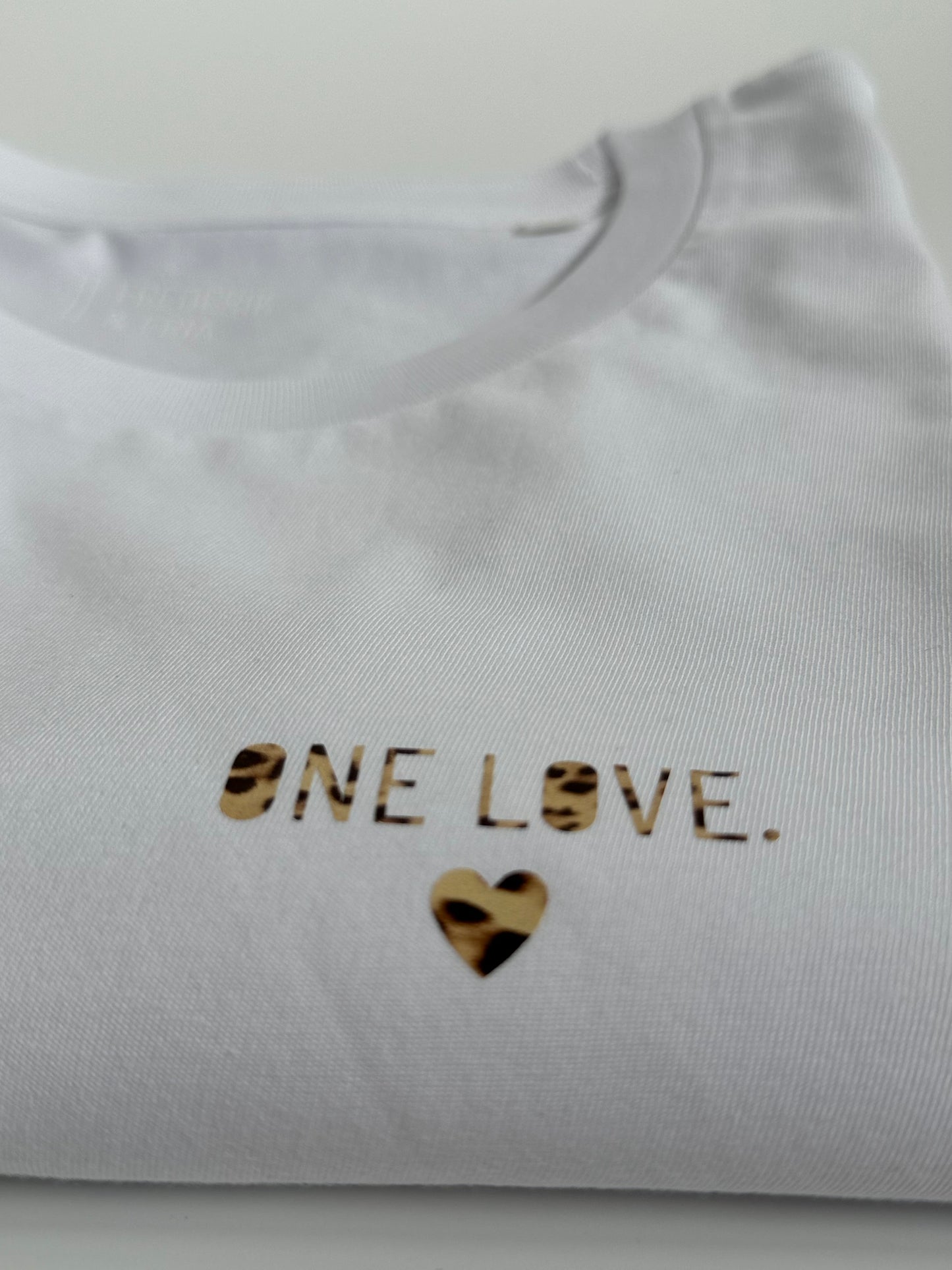T-Shirt Unisex 'One Love’, weiß, schwarz / leo