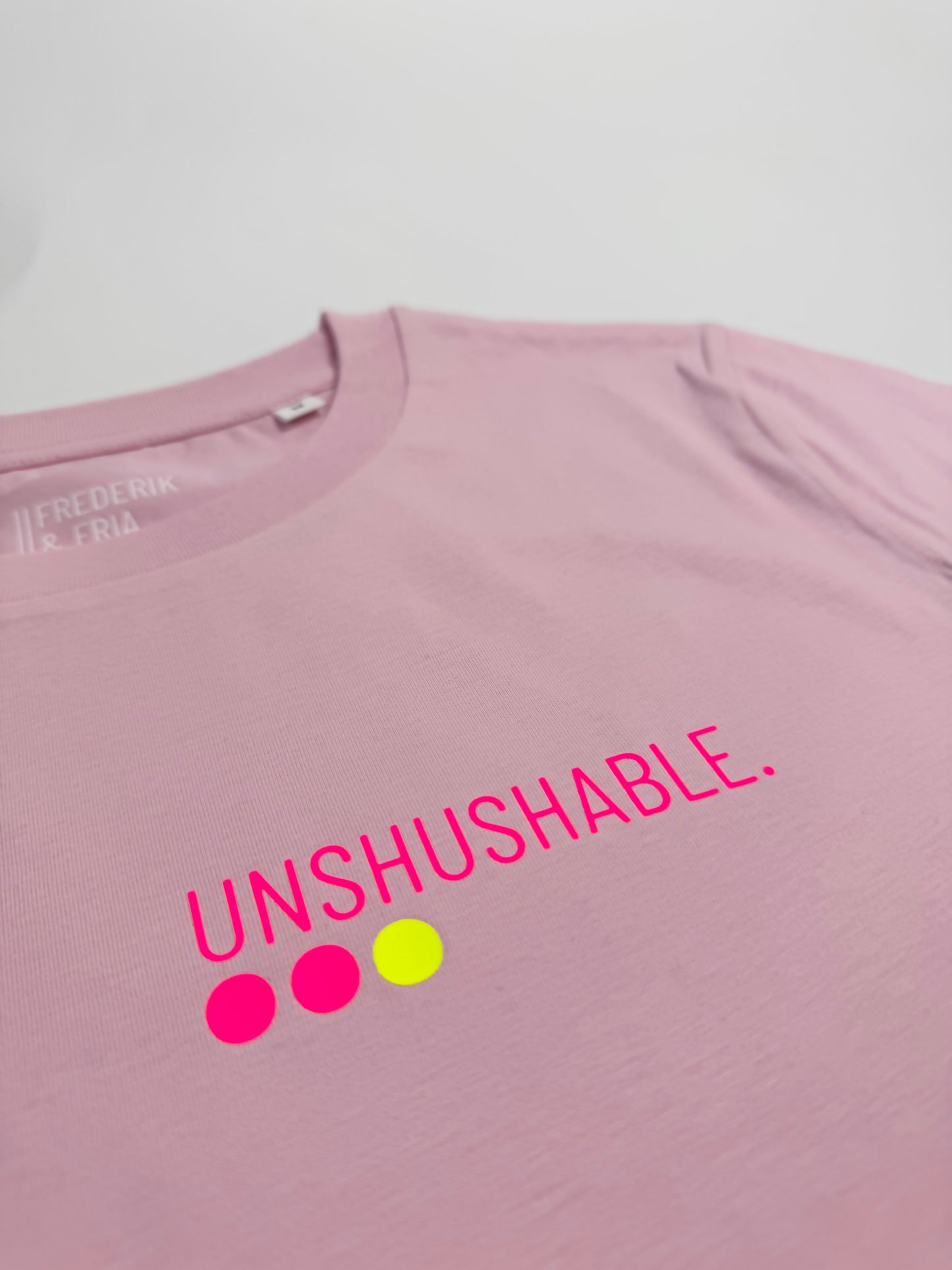 T-Shirt Frauen ‚Unshushable.‘