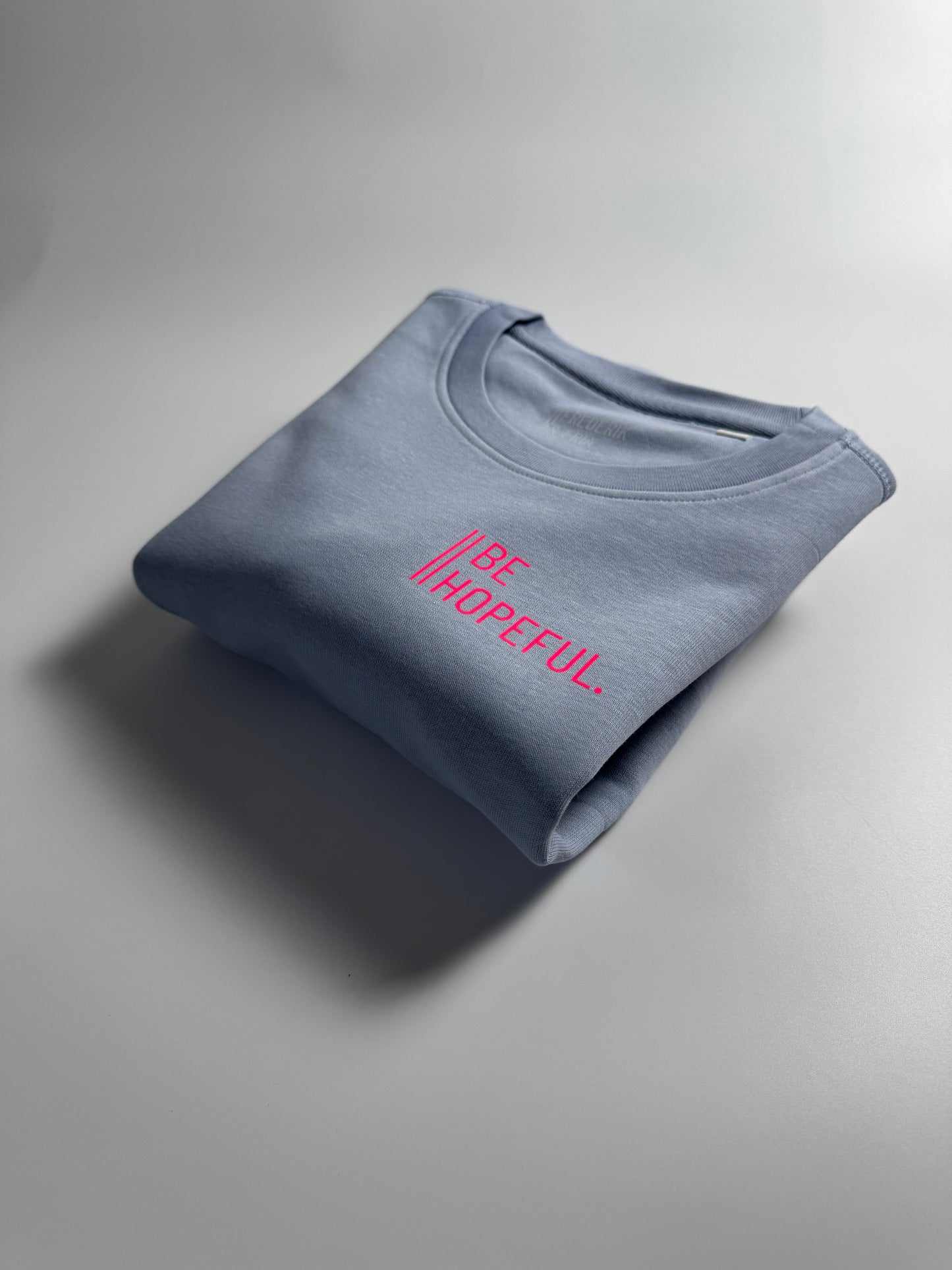 Sweatshirt Unisex 'Be hopeful.': Serene Blue / Neon Pink