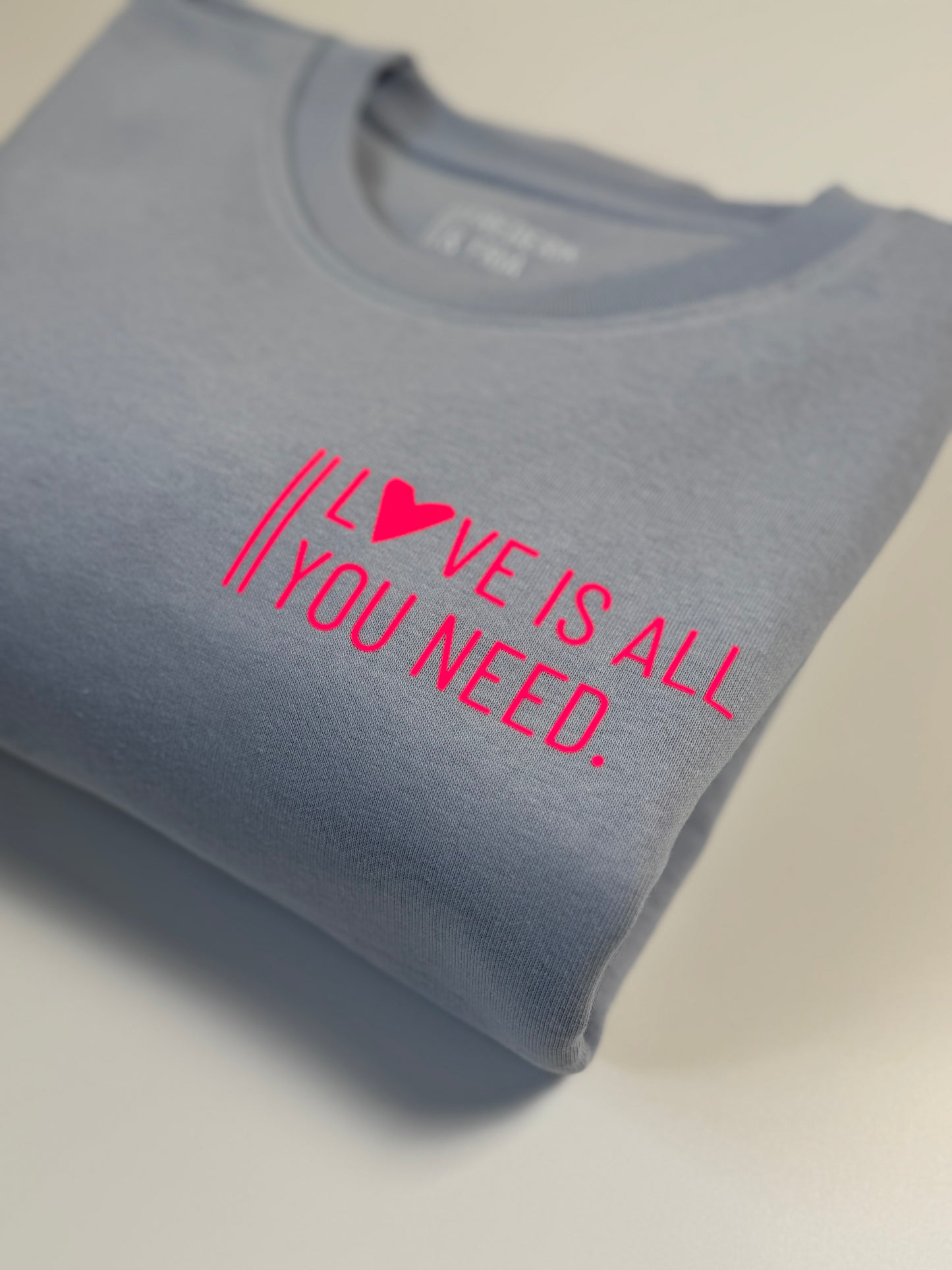 Sweatshirt Unisex 'Love is all you need.': Serene Blue / Neon Pink