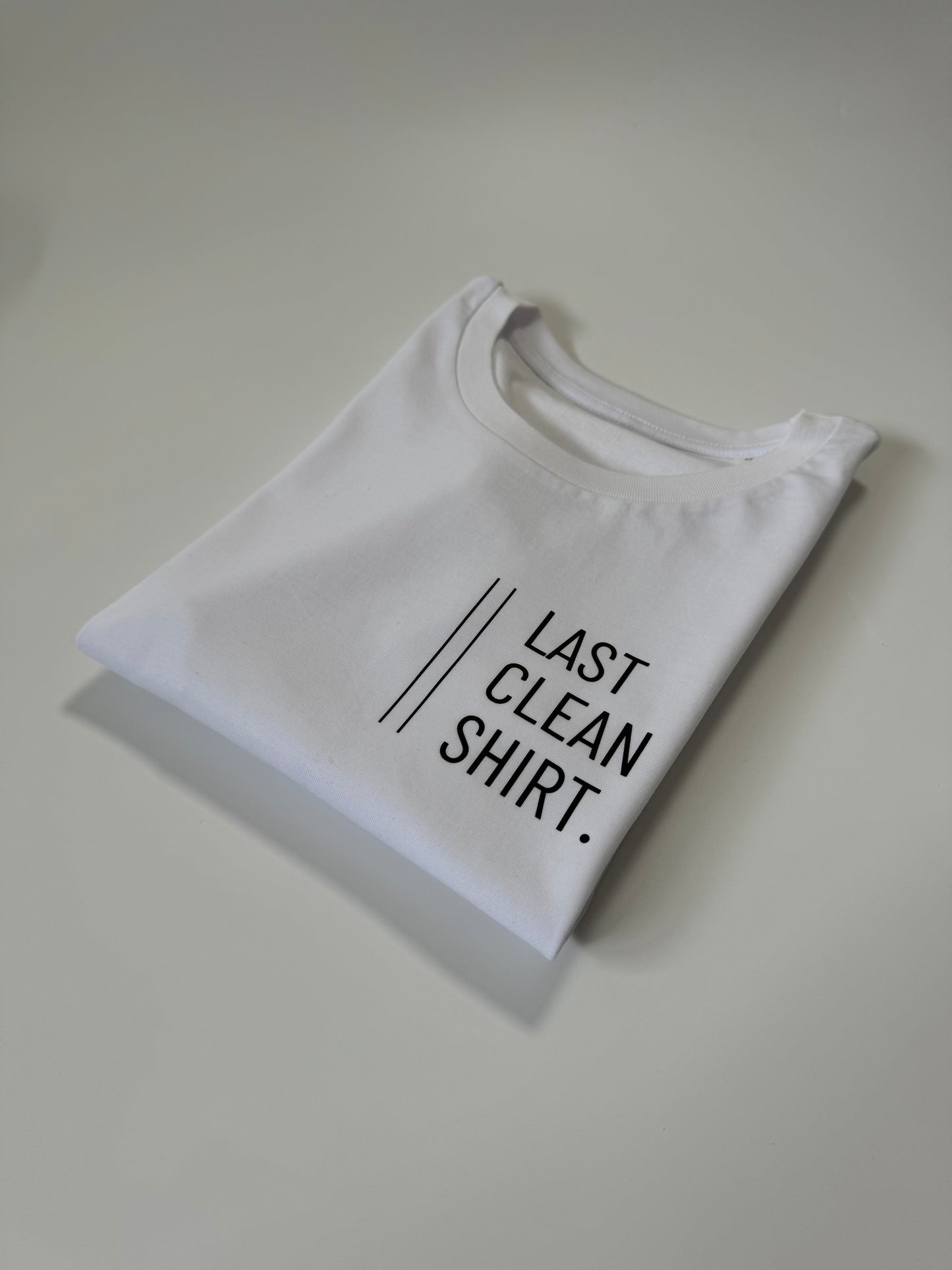 T-Shirt Unisex 'LAST CLEAN SHIRT': weiß / schwarz