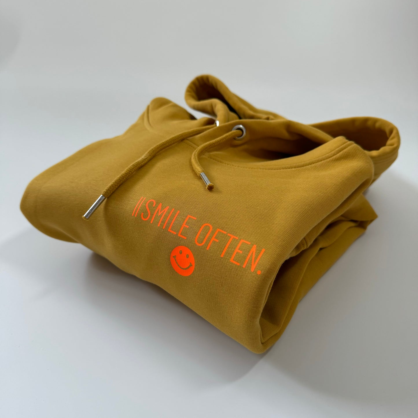 Hoodie Unisex 'Smile often.': Senf / Neon Orange