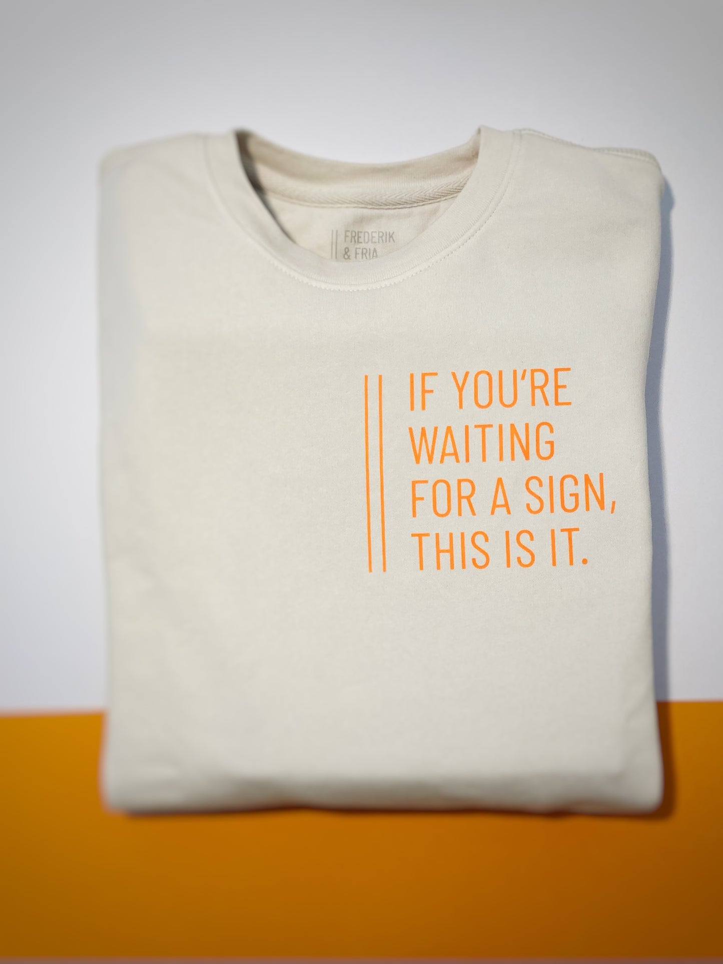 Sweatshirt Unisex 'If you're waiting for a sign...': Vintage White / Neon Orange