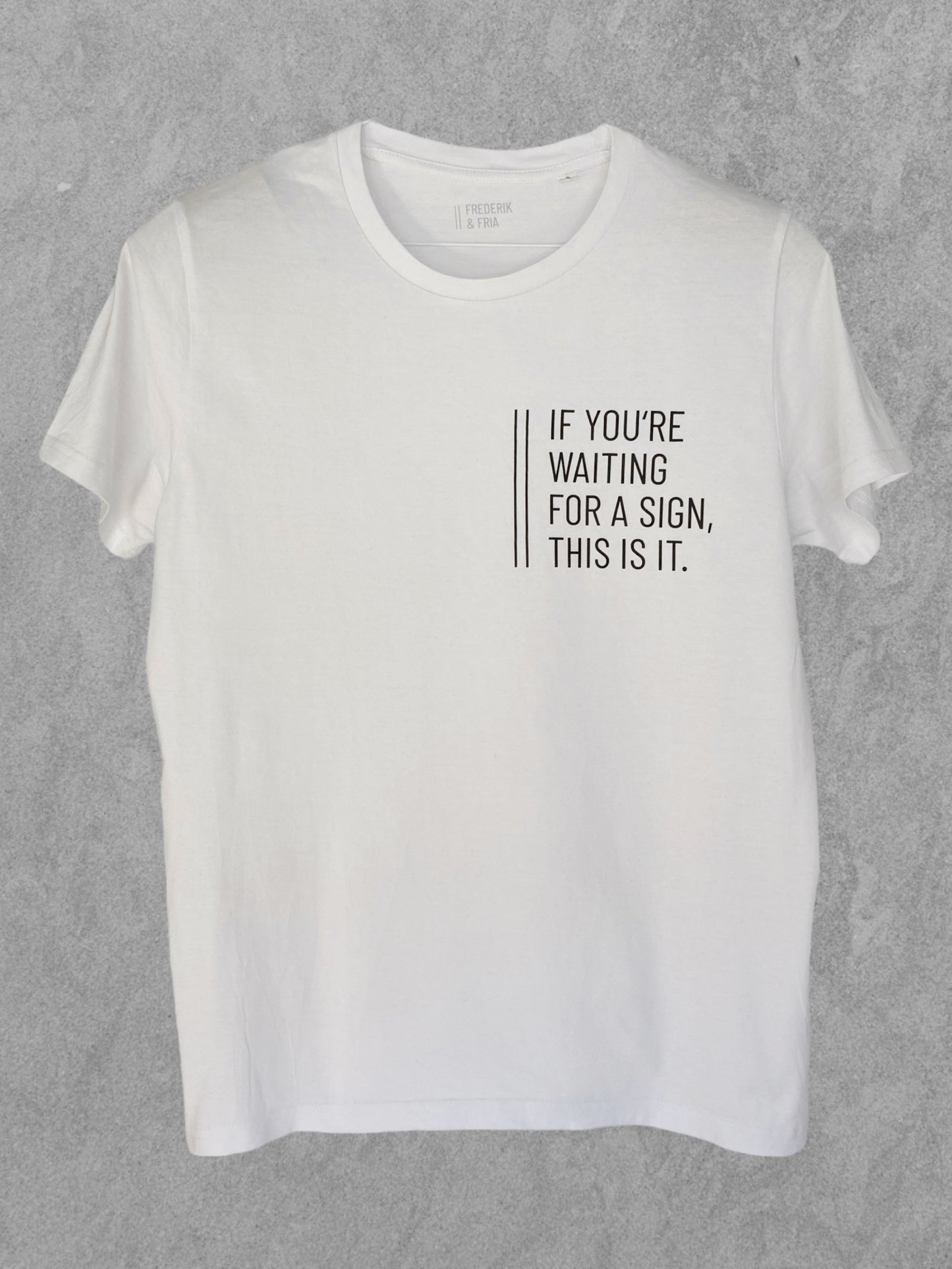 T-Shirt Unisex 'If you're waiting for a sign, this is it.': weiß / schwarz