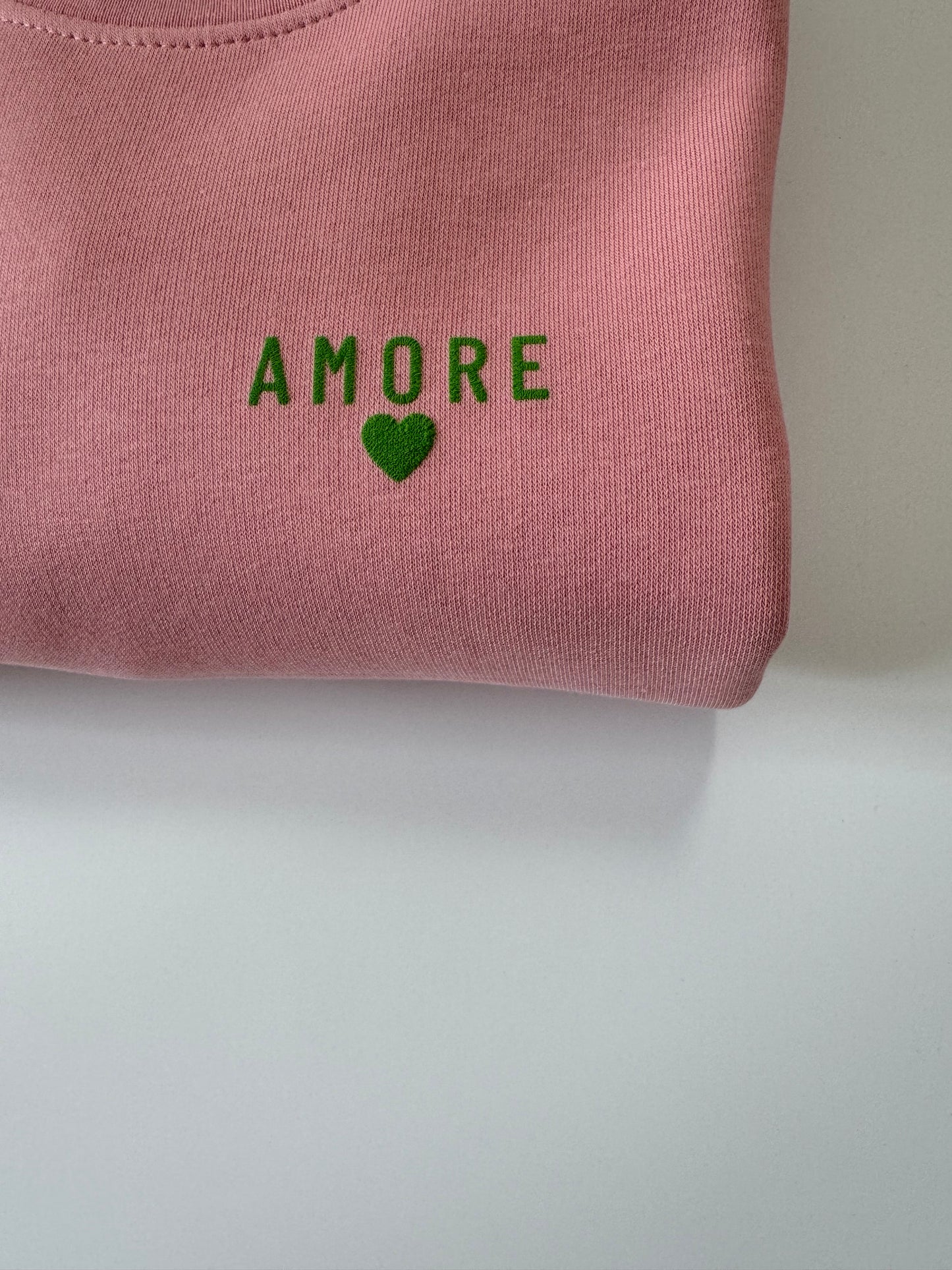 Sweatshirt Unisex 'Amore 🖤': Canyon Pink / Apfelgrün