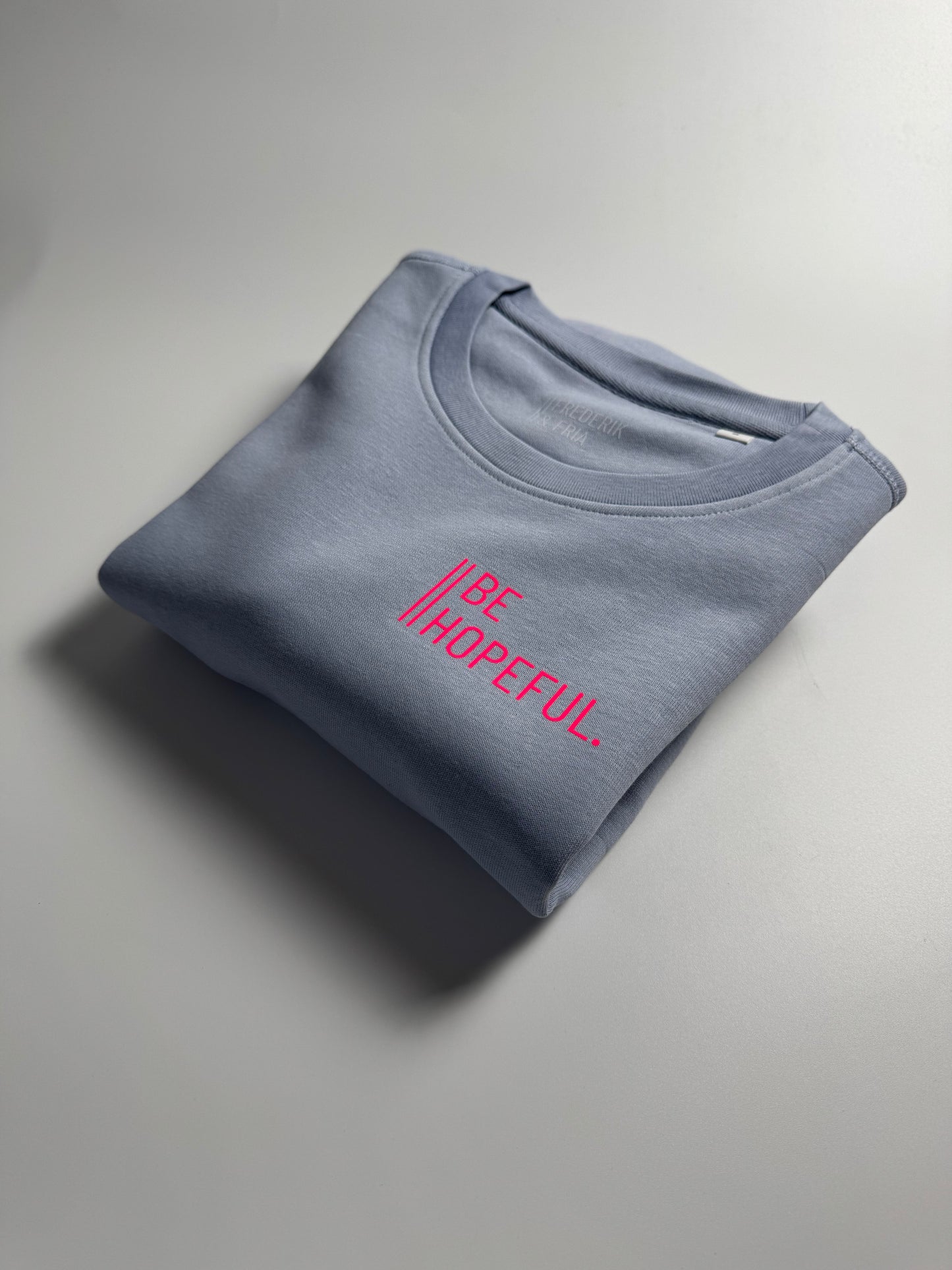 Sweatshirt Unisex 'Be hopeful.': Serene Blue / Neon Pink