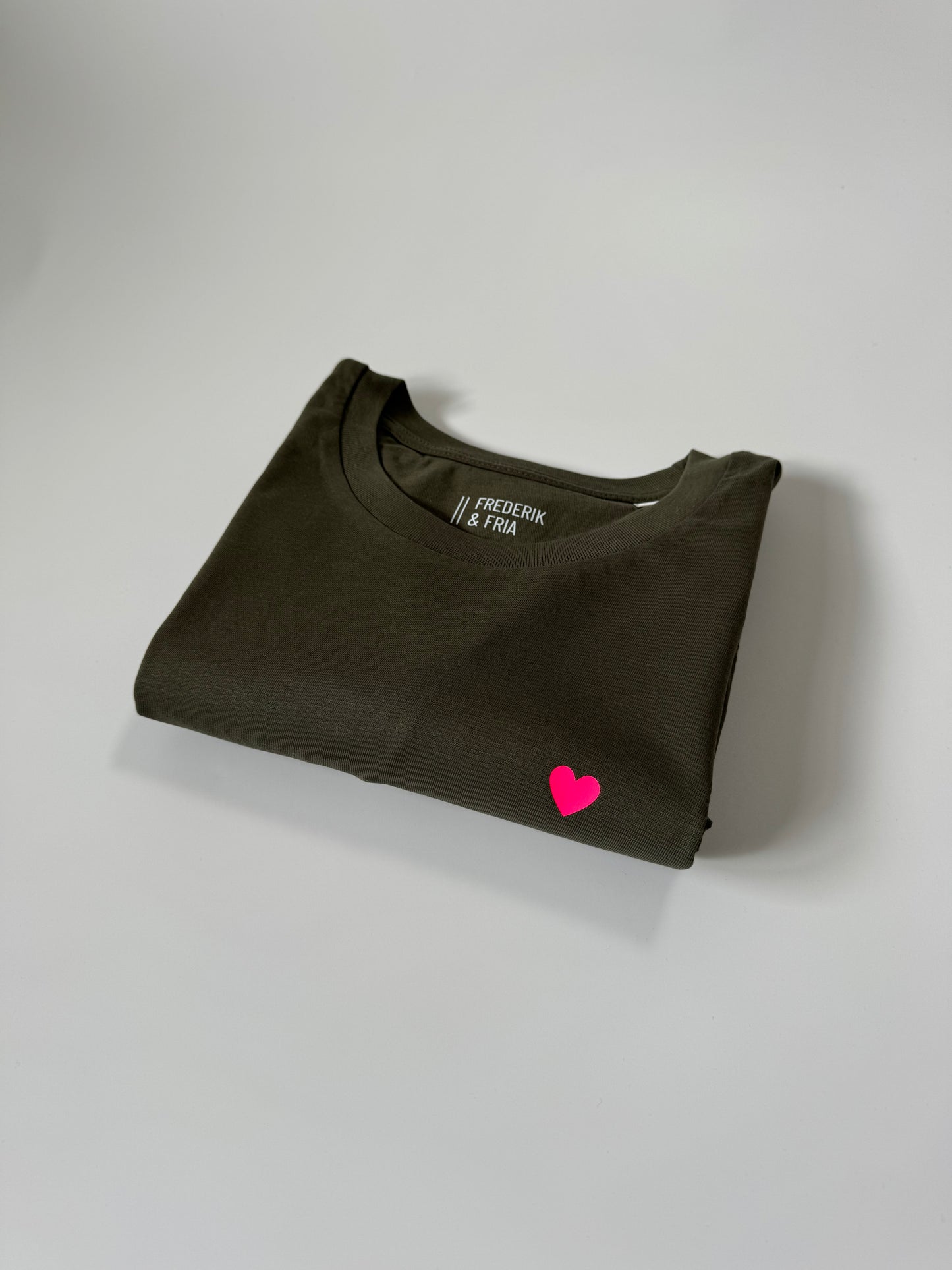 T-Shirt Unisex, Herzdruck: Khaki / Neon Pink