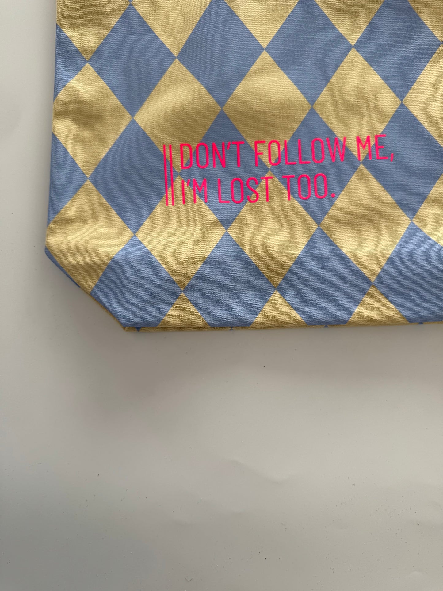 Einkaufstasche 'Don't follow me...' Raute Hellblau / Neon Pink