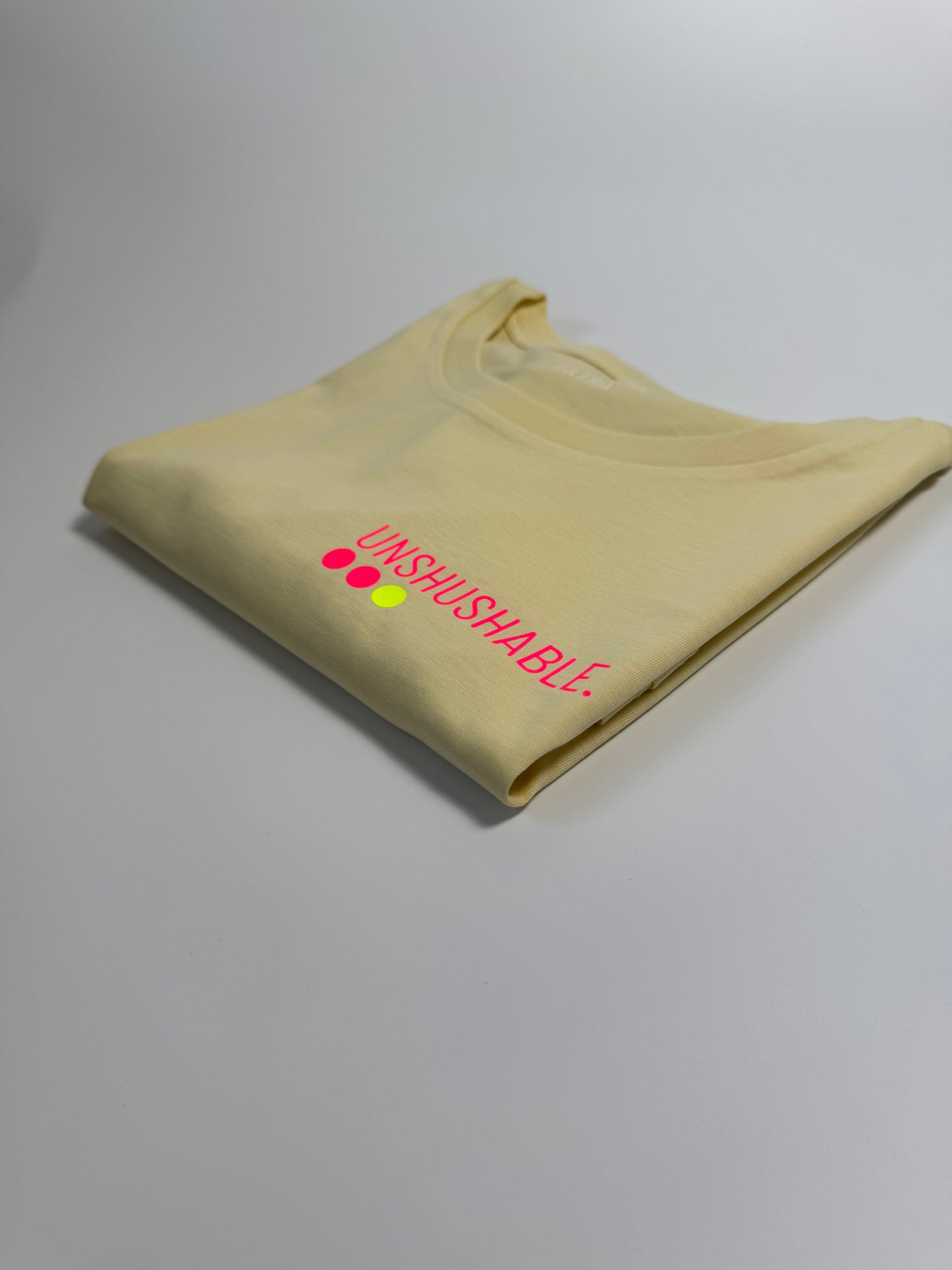 Frauen-Shirt ,unshushable‘: lila, weiß, gelb / neon pink