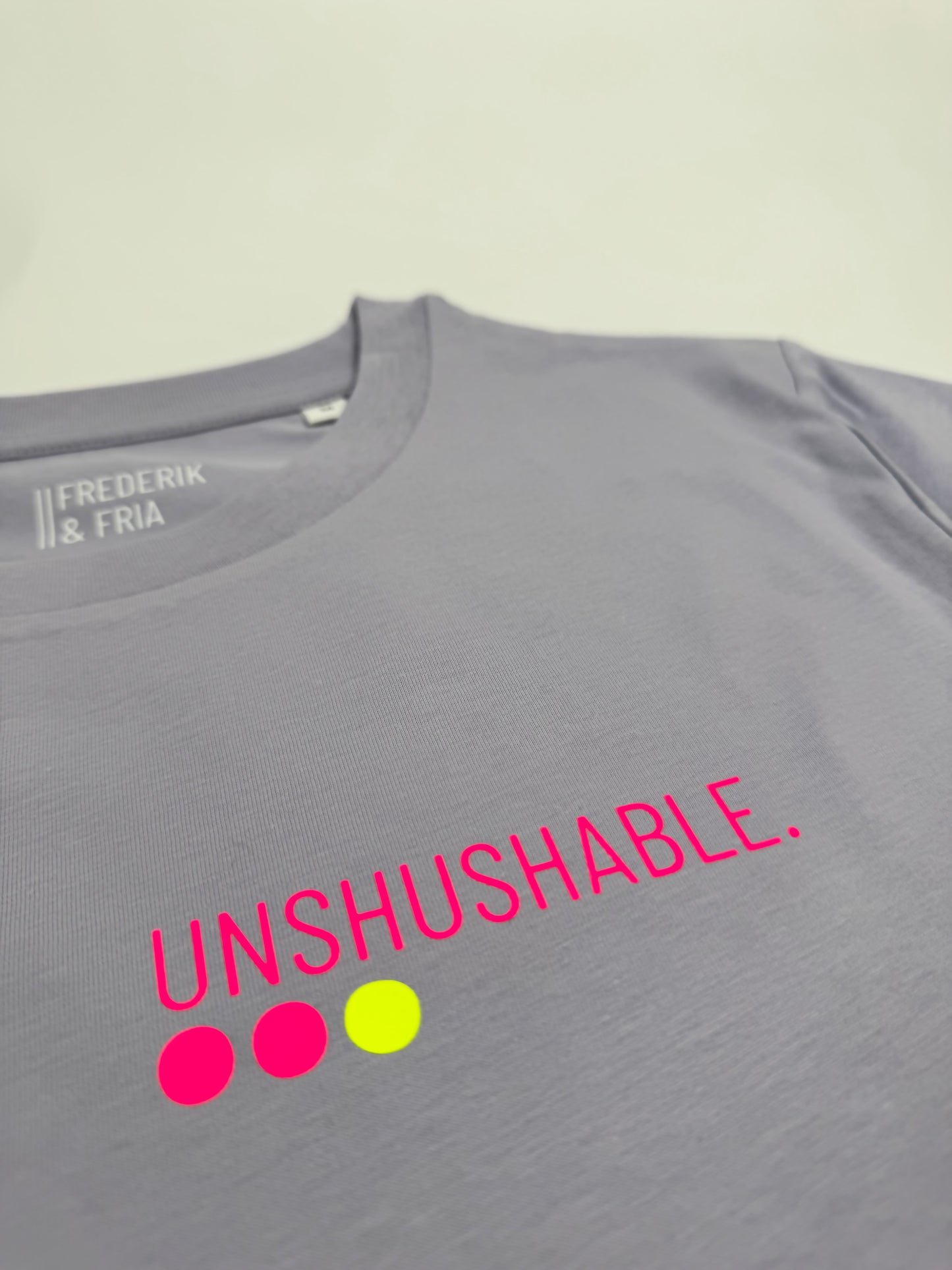 T-Shirt Frauen ‚Unshushable.‘