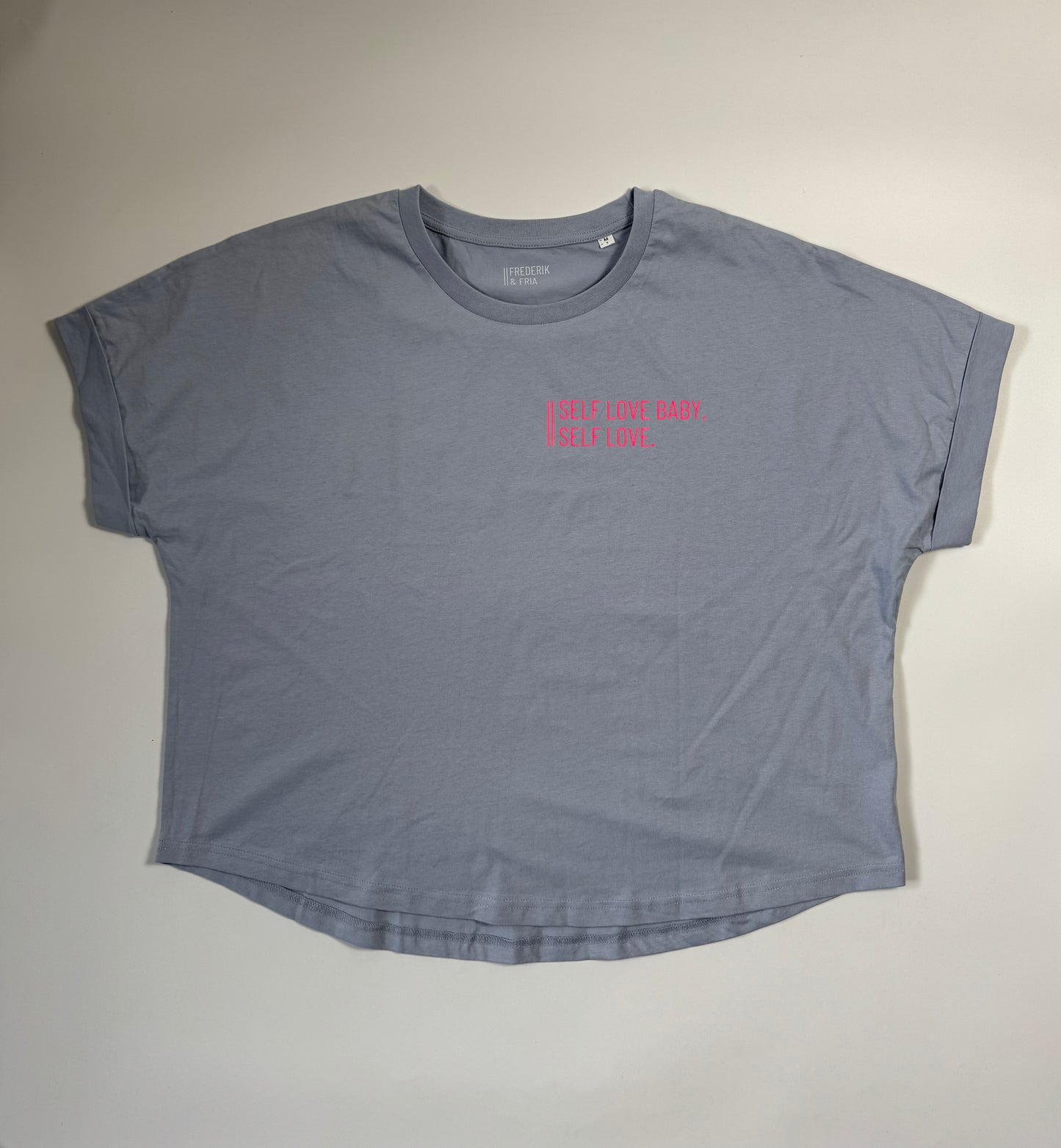 Frauen-Shirt ‚Self love baby, self love.‘: serene blue/ neon pink