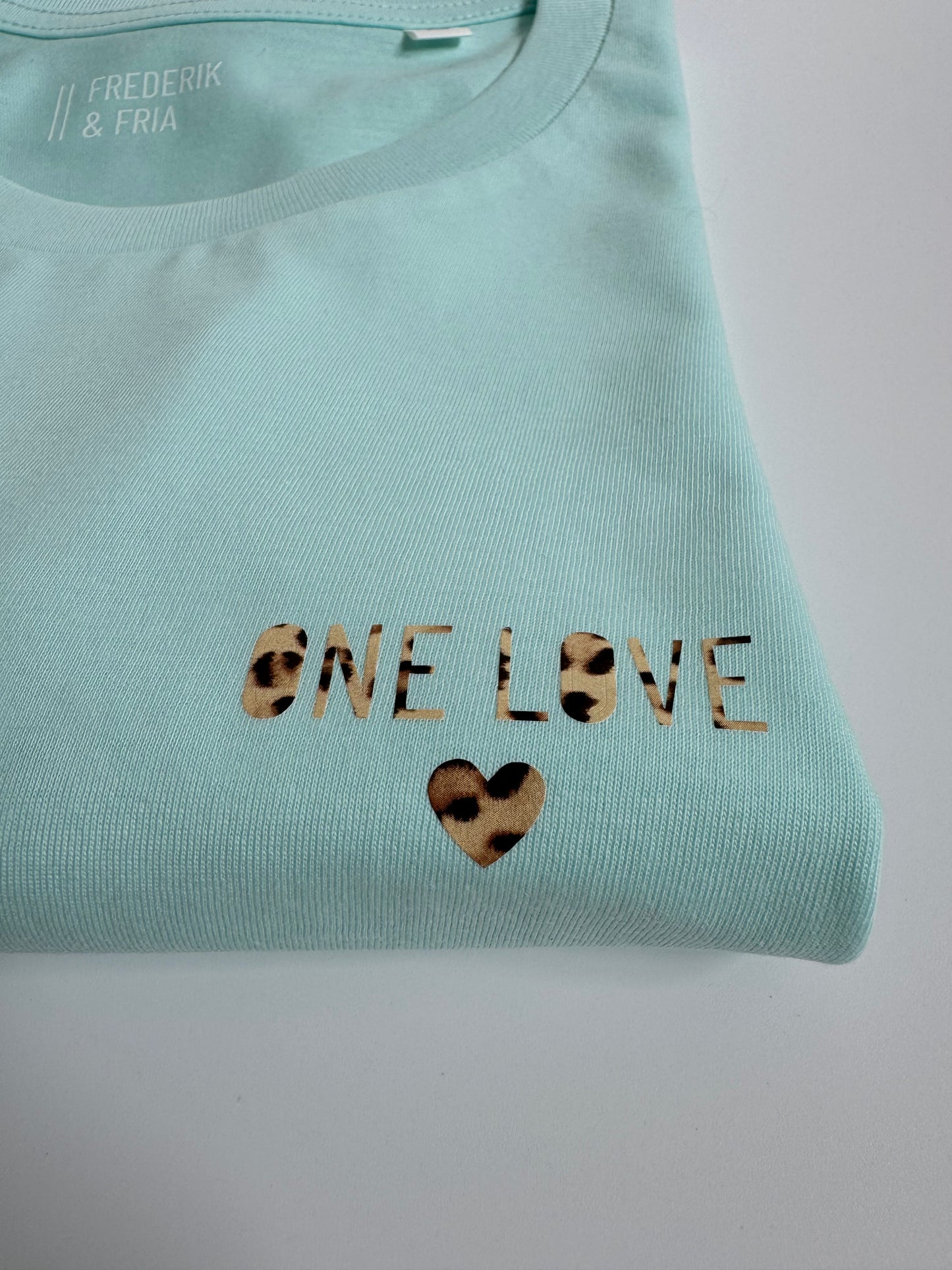 T-Shirt Unisex 'One Love’, Caribbean Blue / leo