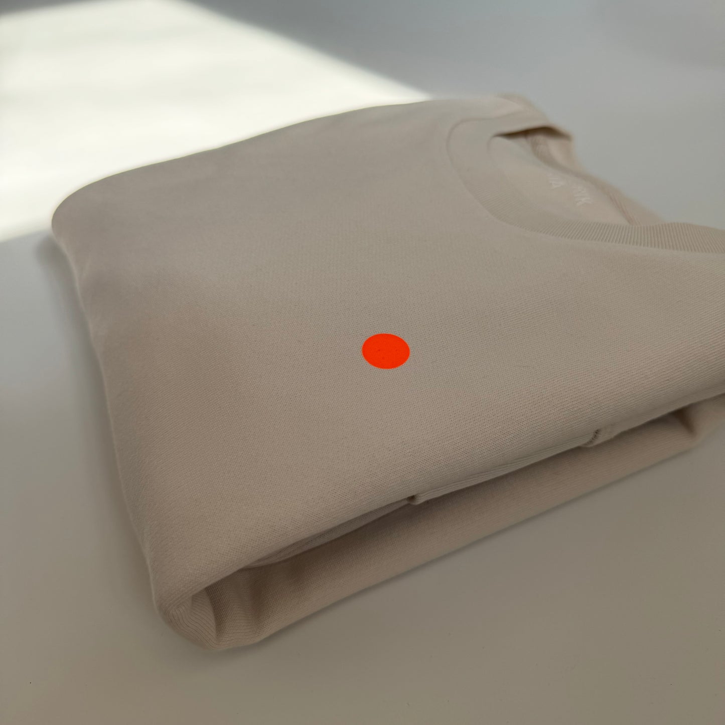 Sweatshirt Unisex 'Punkt': Vintage white / neon orange